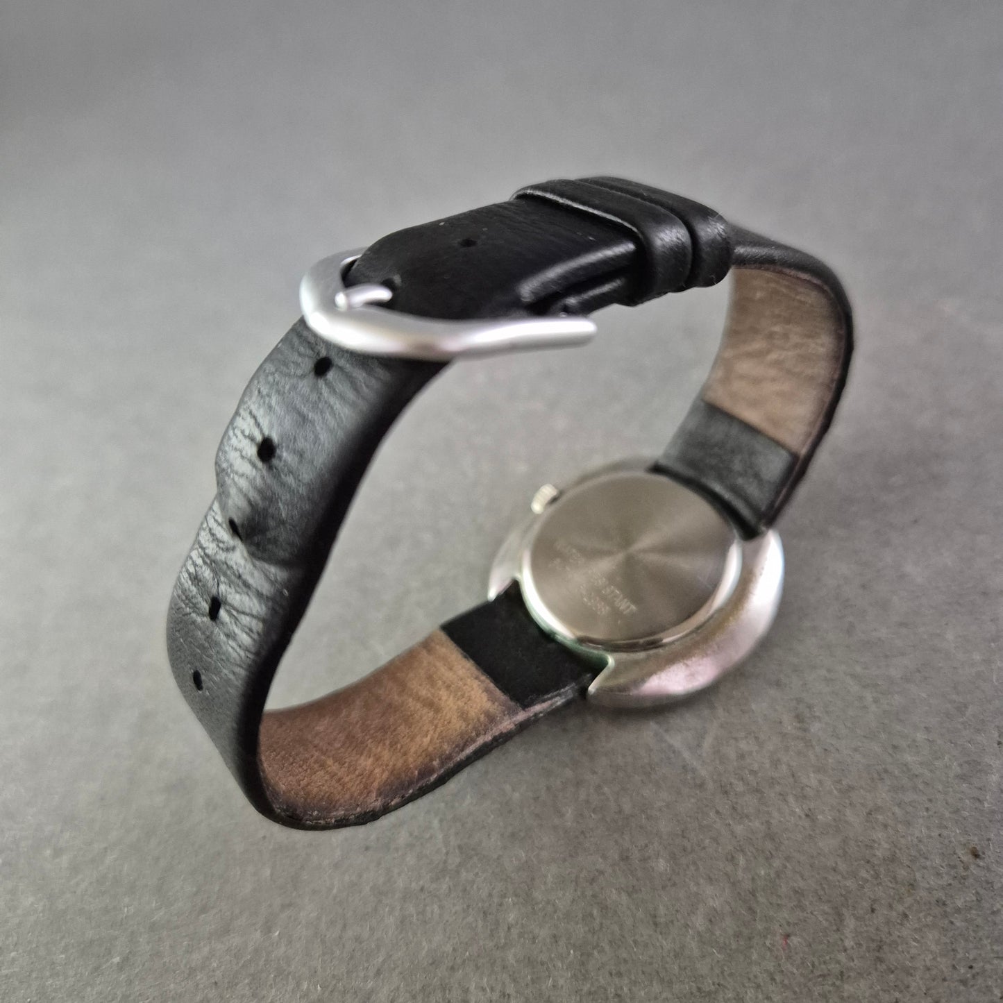 Edle Christ Damen Uhr – Minimalistisches Design mit gebürsteter Oberfläche