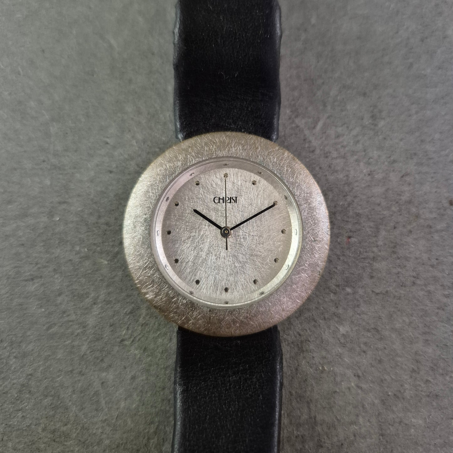 Edle Christ Damen Uhr – Minimalistisches Design mit gebürsteter Oberfläche