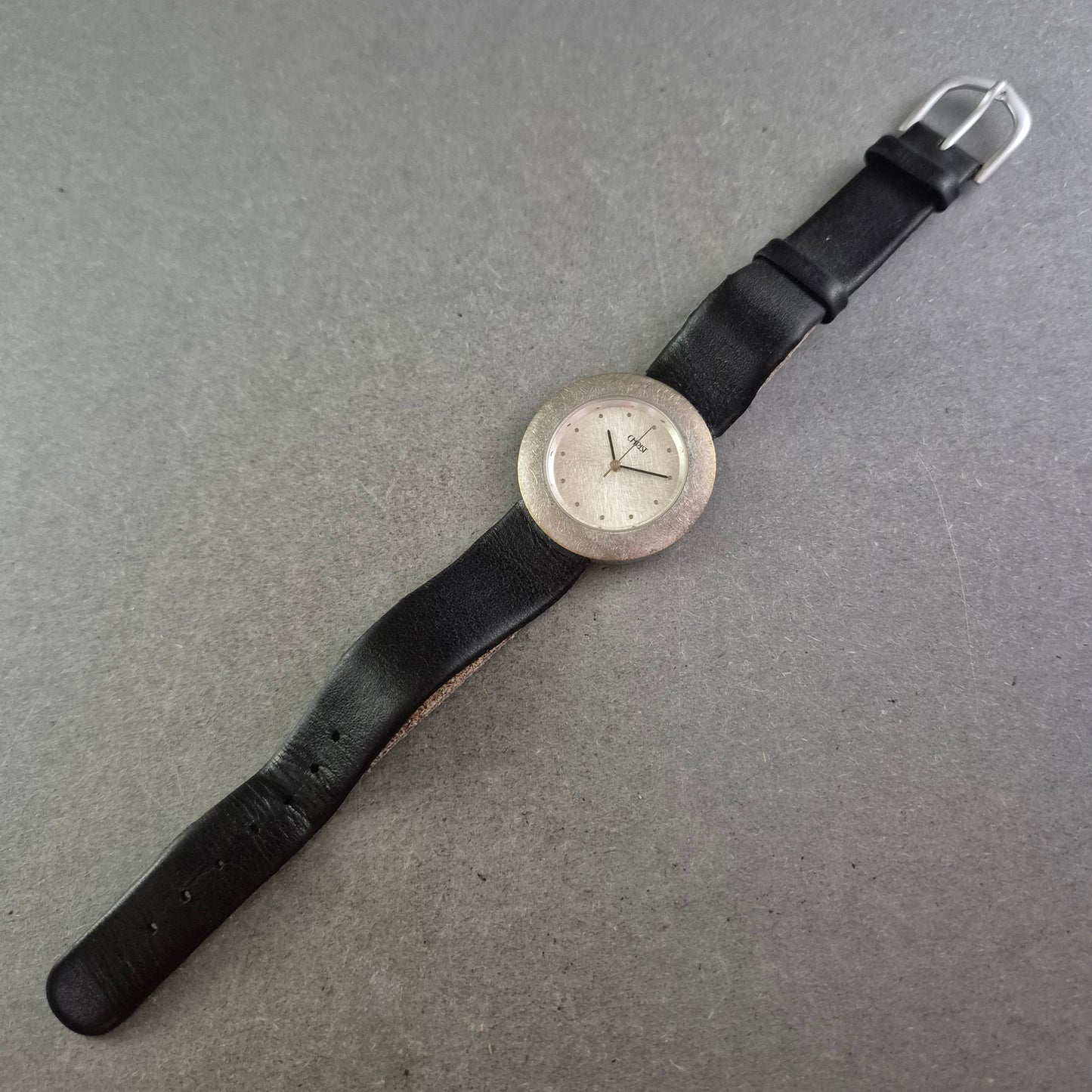 Edle Christ Damen Uhr – Minimalistisches Design mit gebürsteter Oberfläche