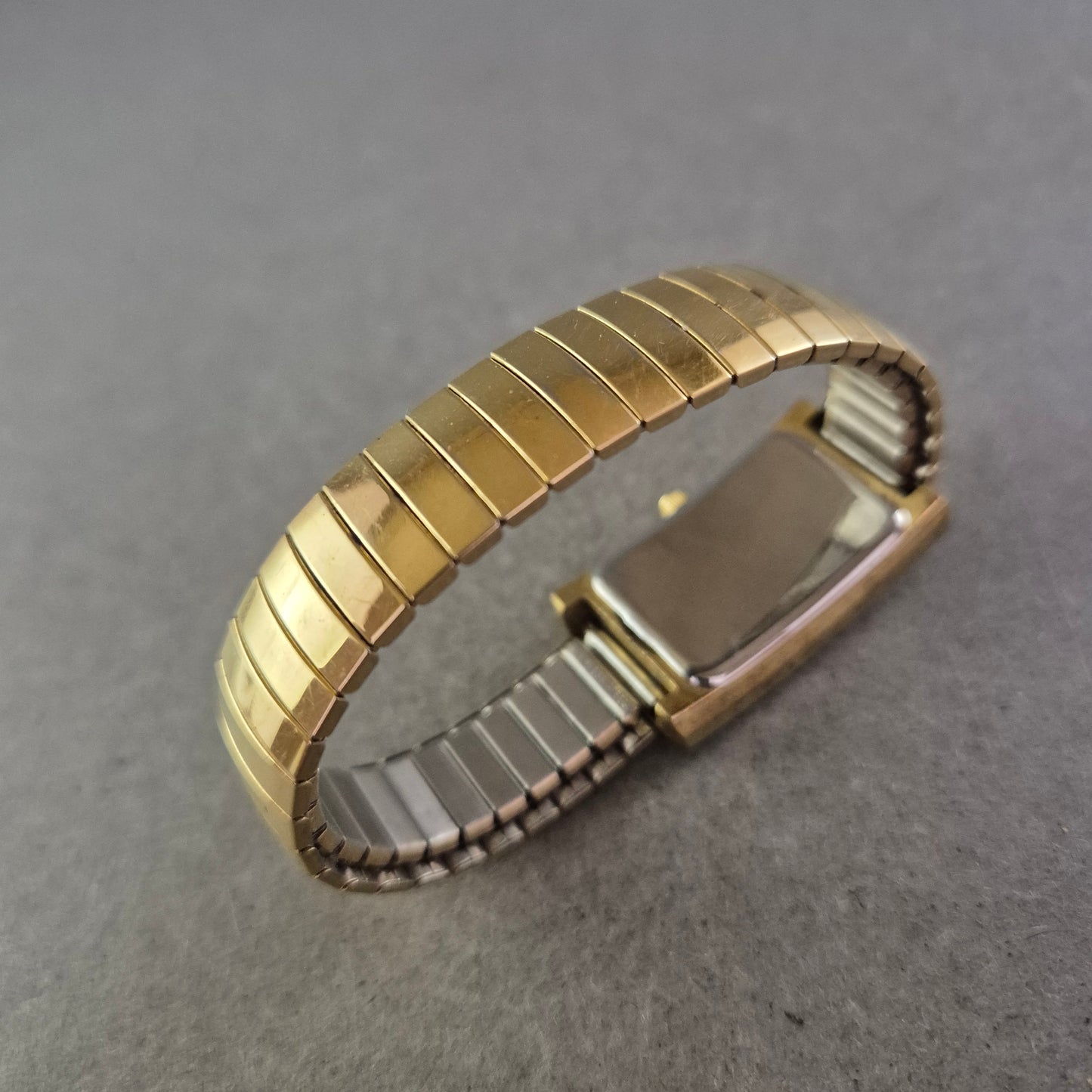 Majestic Damen Uhr – Rechteckiges Design in edlem Goldton