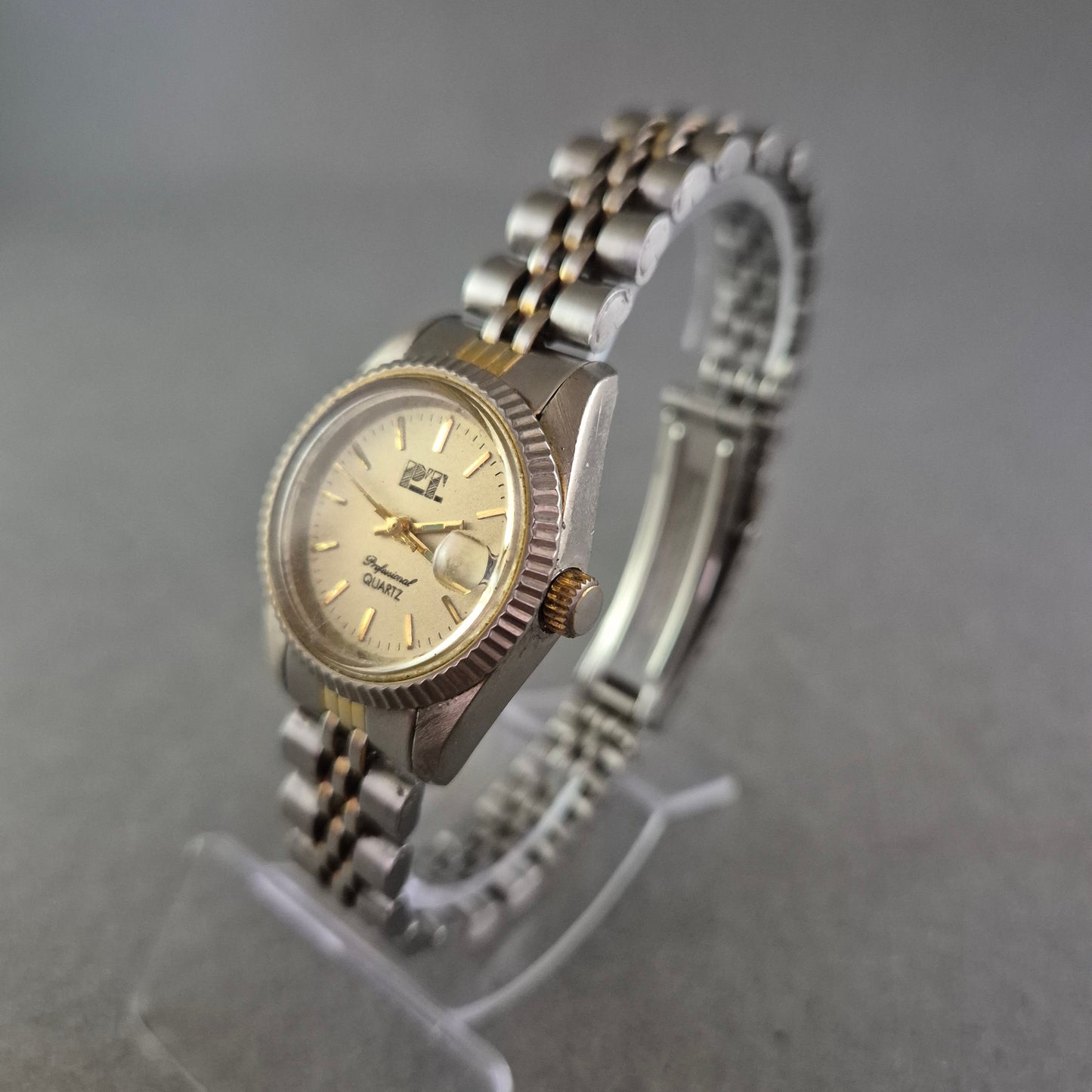 Klassische P.T. Damen Uhr – Zweifarbige Eleganz mit Datumsanzeige