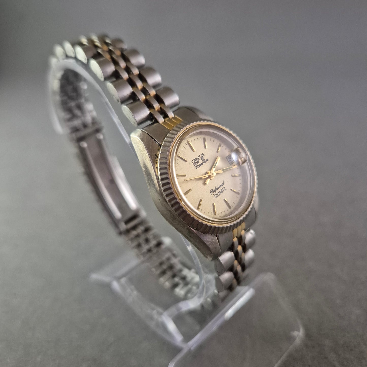 Klassische P.T. Damen Uhr – Zweifarbige Eleganz mit Datumsanzeige