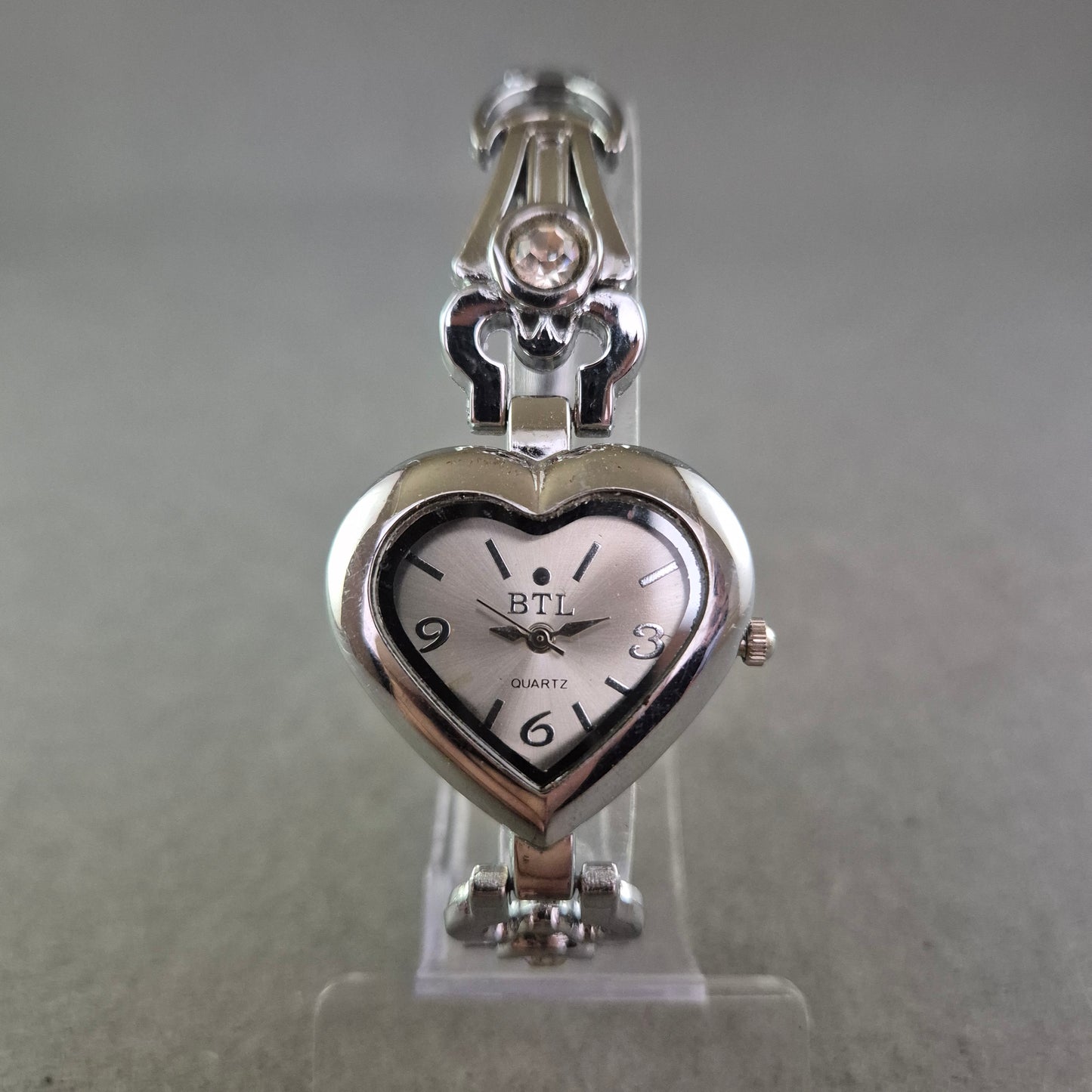Damen Uhr Herz-Design mit Glitzersteinen und Gliederarmband