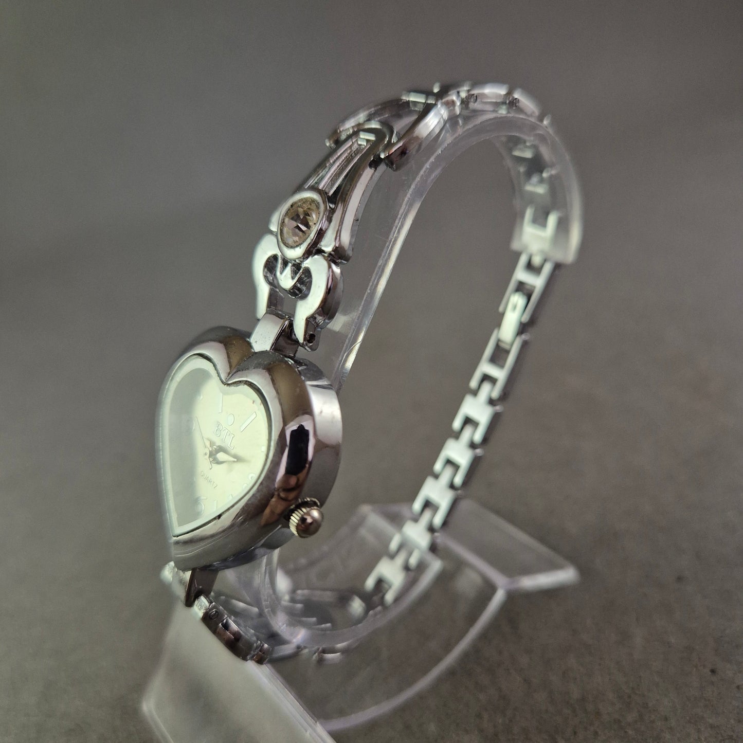 Damen Uhr Herz-Design mit Glitzersteinen und Gliederarmband