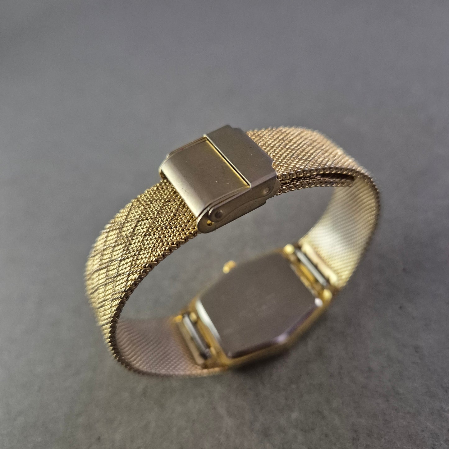Damen Uhr Citizen Quartz Goldfarben mit strukturiertem Zifferblatt