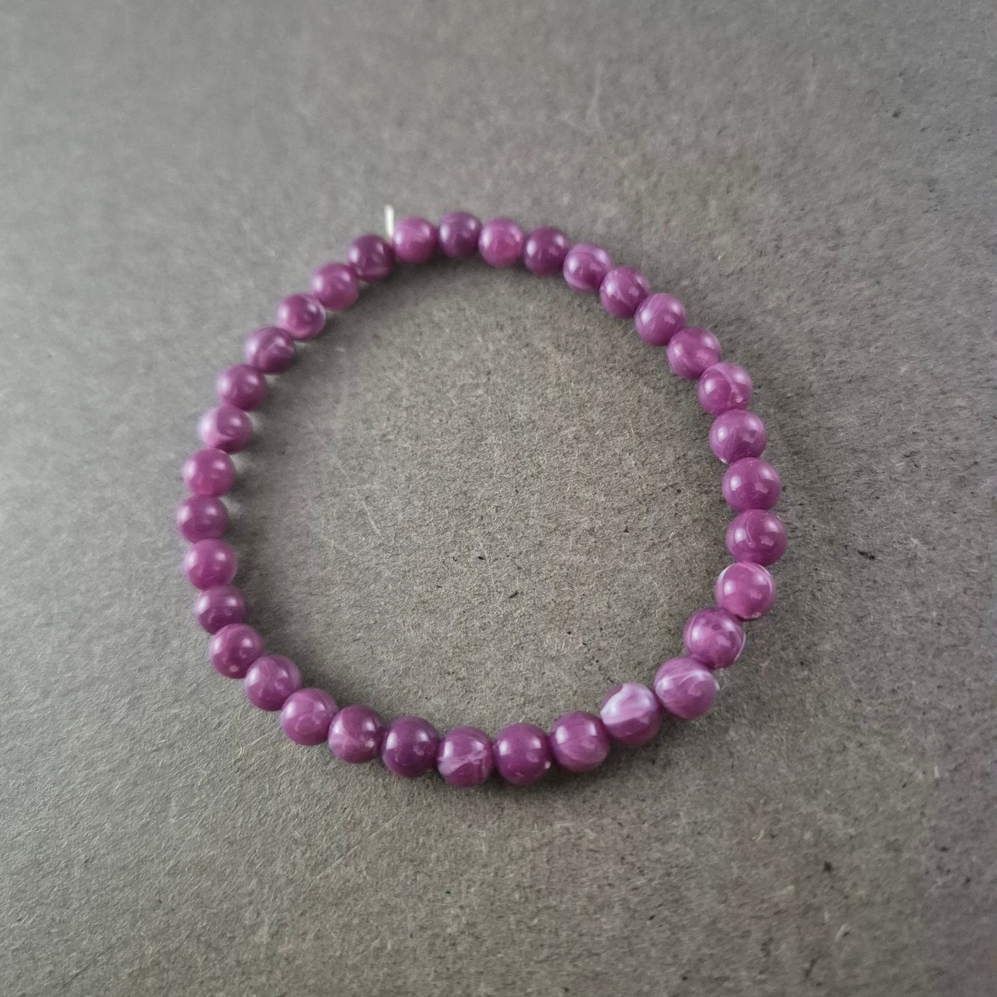 Damen Armband Lila/Magenta Perlen auf Stretchband