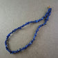Elegante Halskette mit Lapislazuli-Splittern – Kräftiges Blau für Stilbewusste