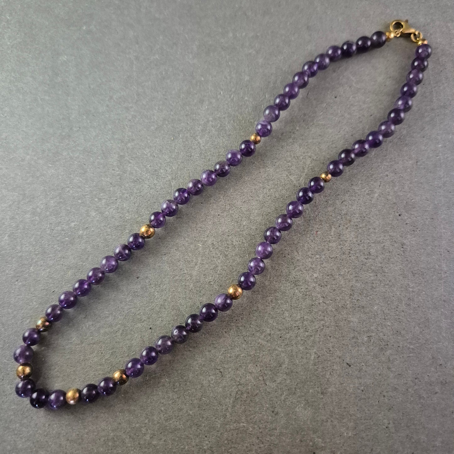 Klassische Amethyst Halskette – Elegante Kugeln in kräftigem Violett