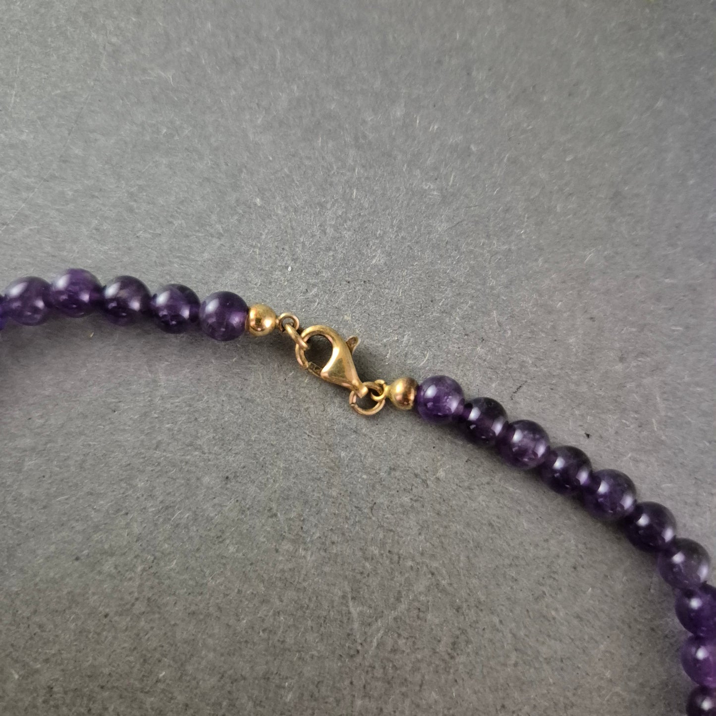 Klassische Amethyst Halskette – Elegante Kugeln in kräftigem Violett