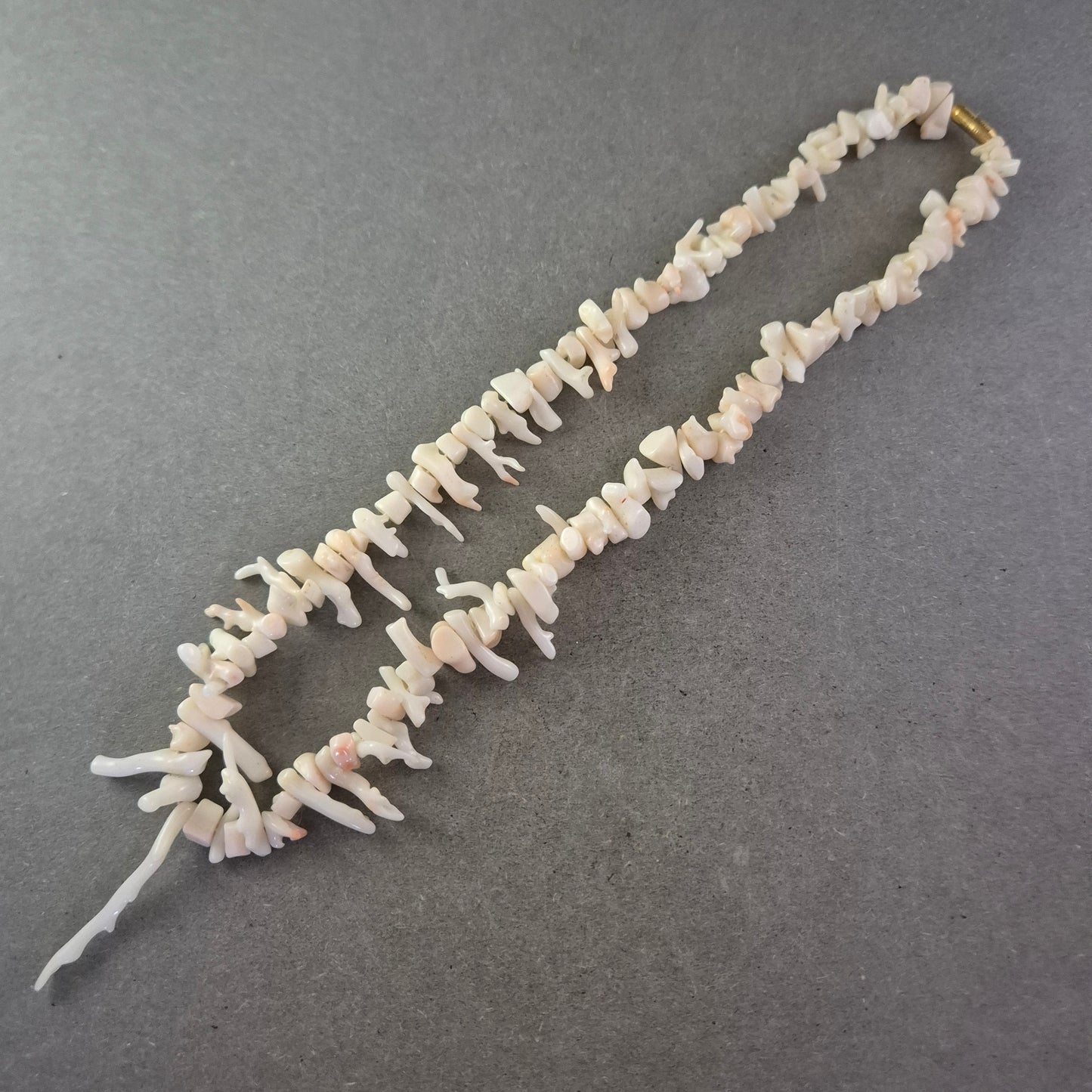 Vintage Korallen Halskette in Weiß – Natürliche Struktur & Meeres-Flair