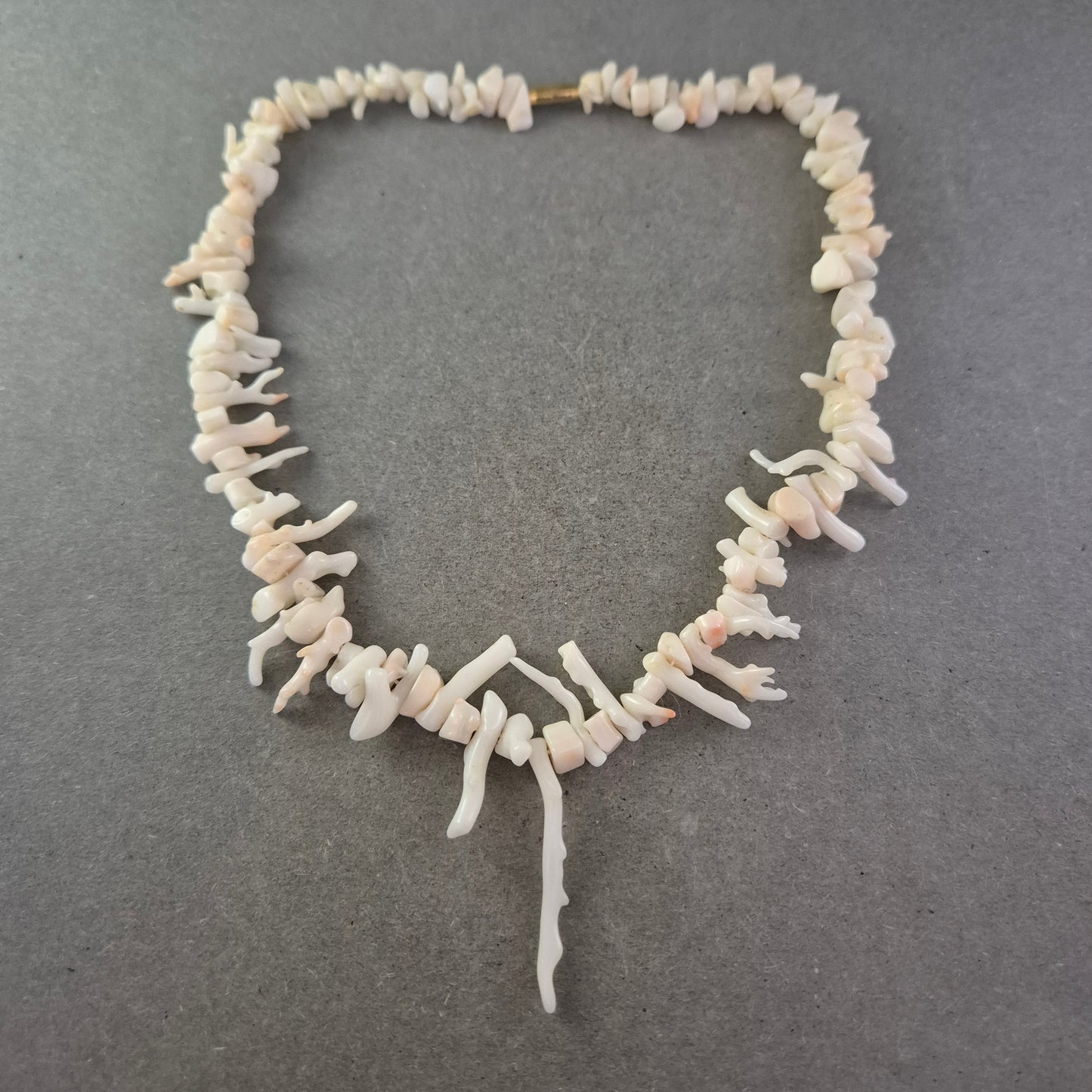 Vintage Korallen Halskette in Weiß – Natürliche Struktur & Meeres-Flair