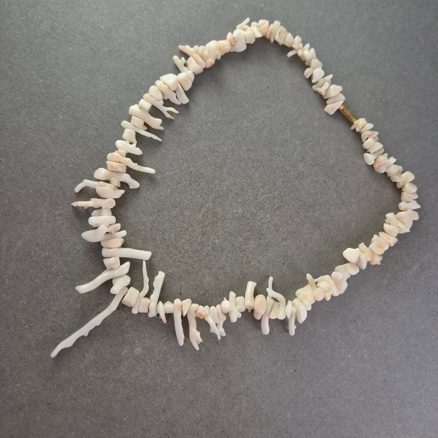 Vintage Korallen Halskette in Weiß – Natürliche Struktur & Meeres-Flair