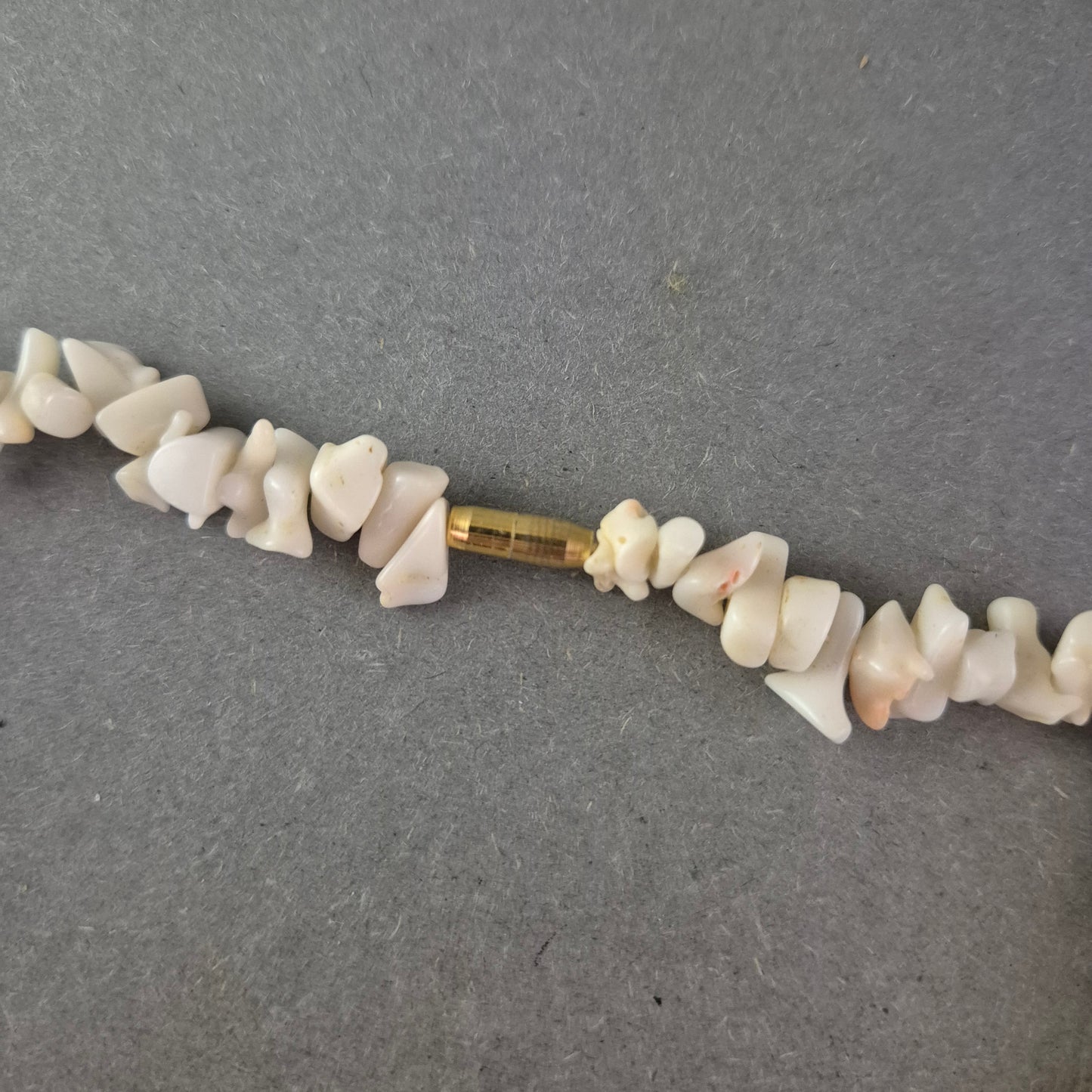 Vintage Korallen Halskette in Weiß – Natürliche Struktur & Meeres-Flair