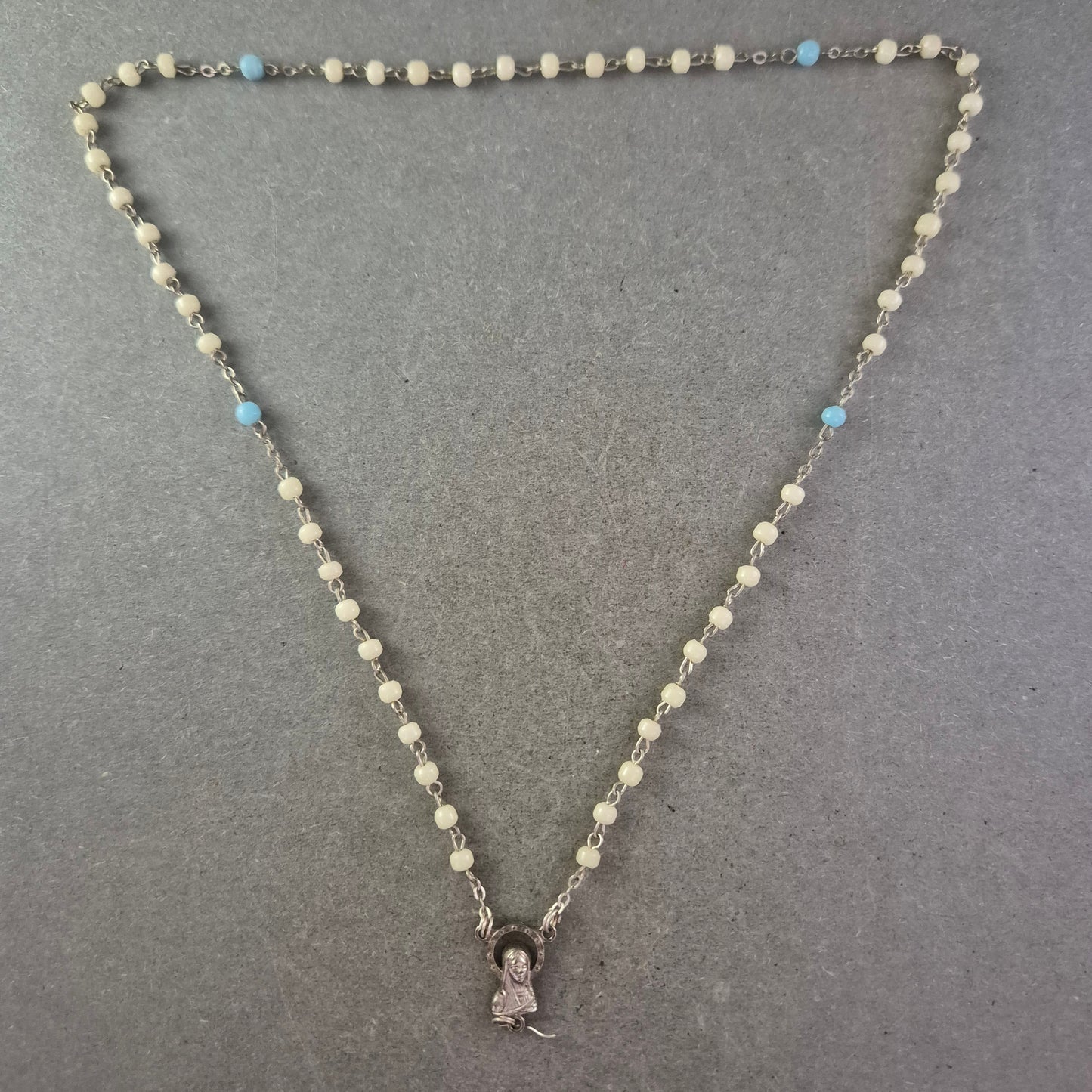 Klassische Rosenkranz Halskette mit Perlen – Religiöser Schmuck in Silber