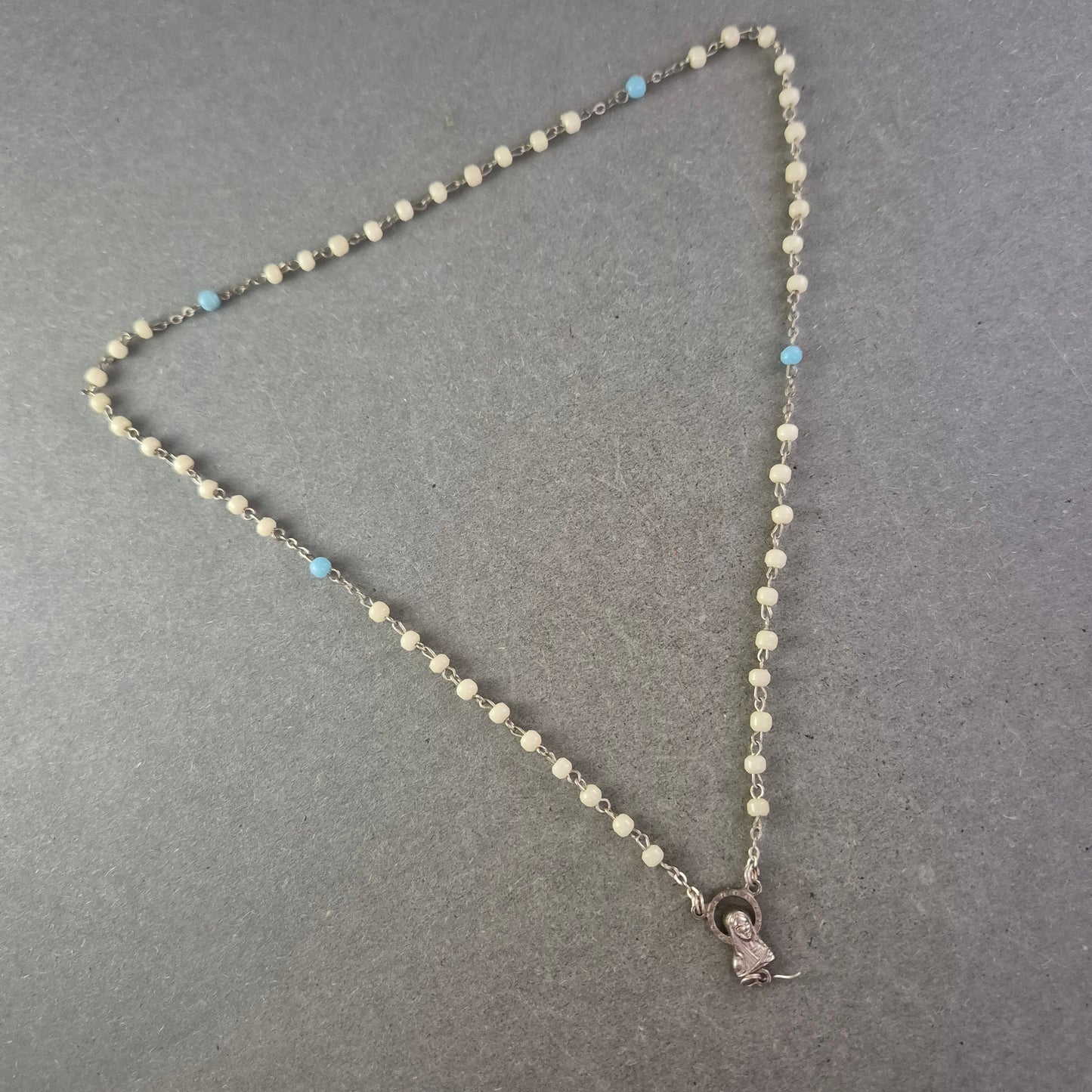 Klassische Rosenkranz Halskette mit Perlen – Religiöser Schmuck in Silber