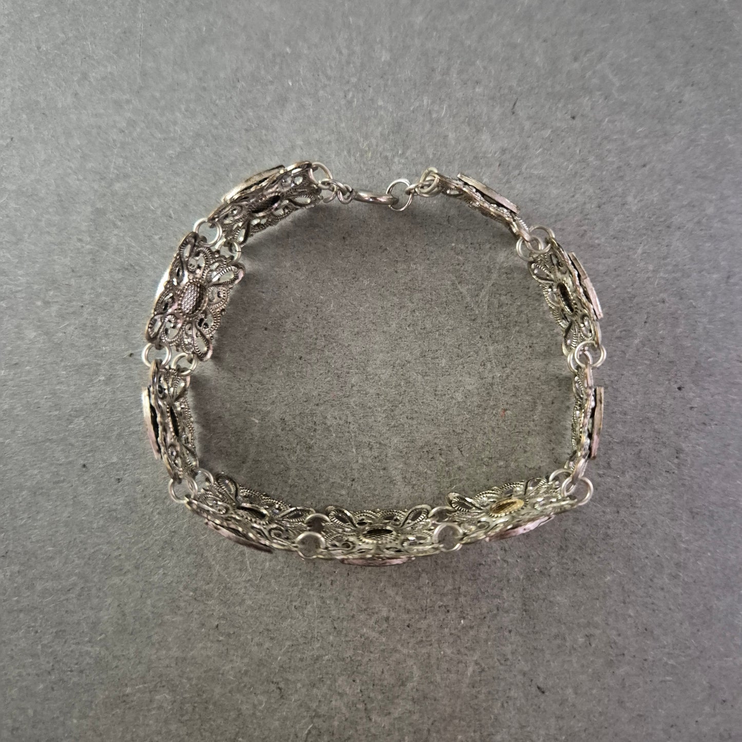 Silberfarbenes Armband mit Wappen – Österreichische Bundesländer vereint