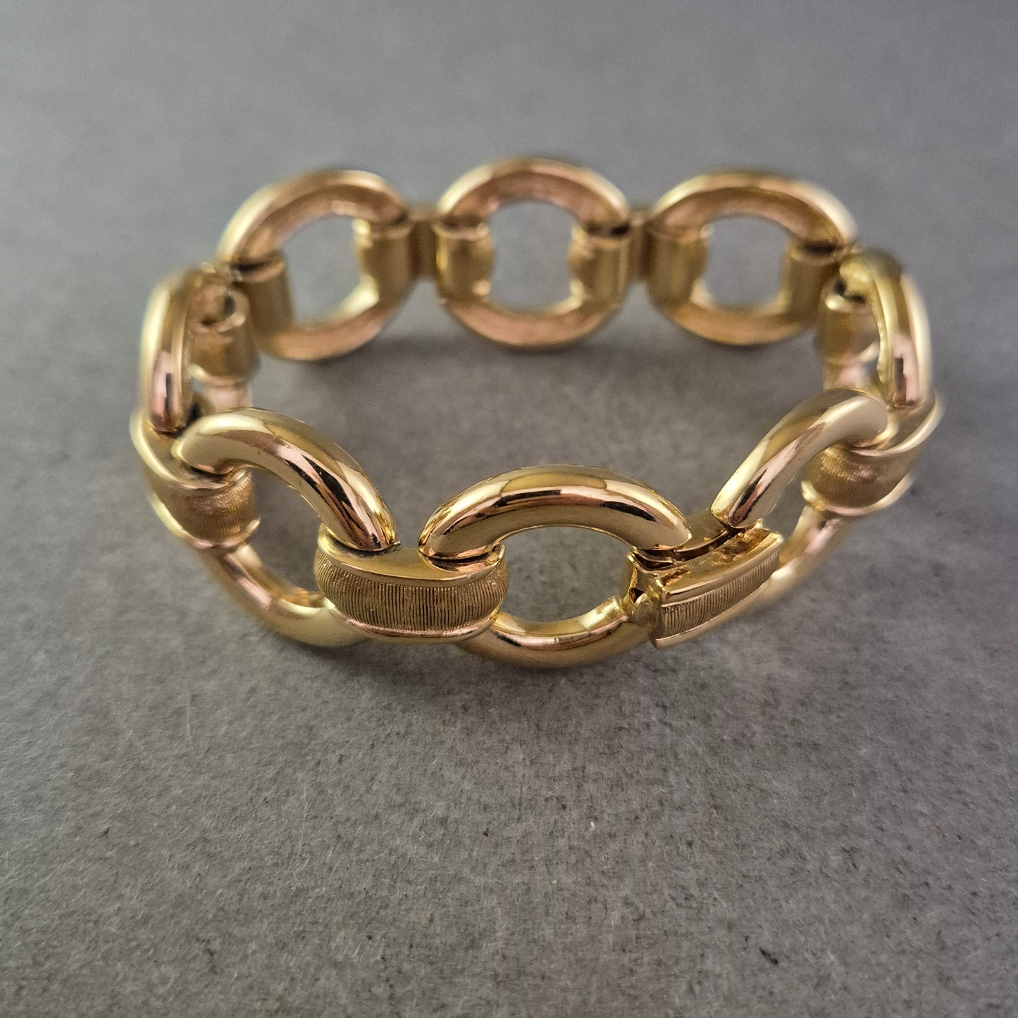 Massives Glieder Armband in Goldoptik – Statement-Schmuck mit Stil