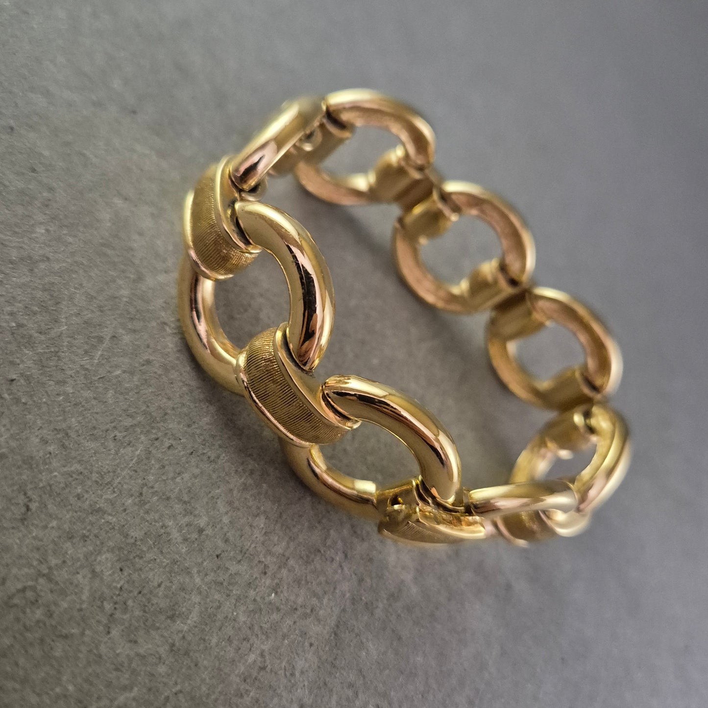 Massives Glieder Armband in Goldoptik – Statement-Schmuck mit Stil