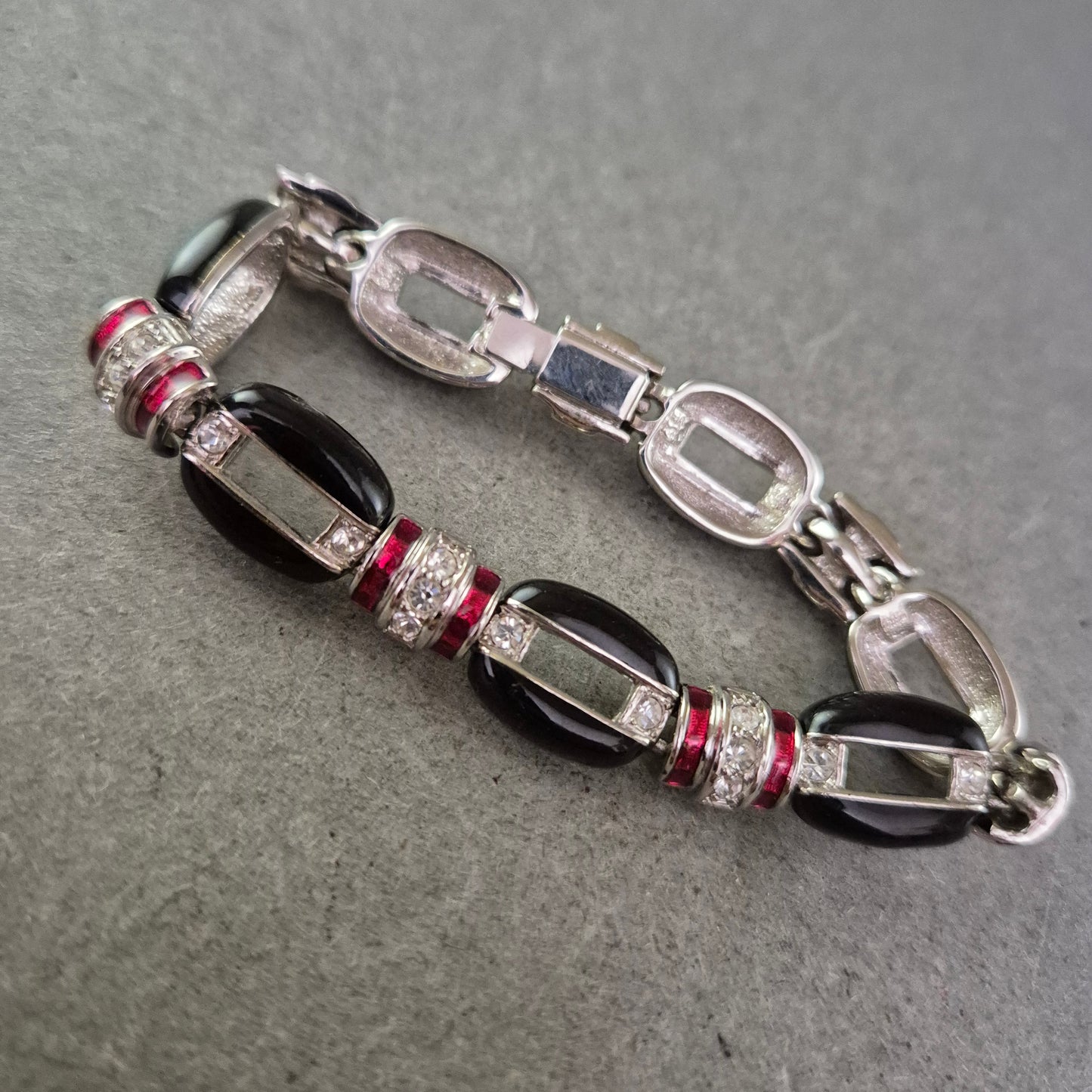 Vintage Armband in Schwarz-Silber mit roten Akzenten – Funkelnd & Elegant