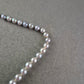 Klassische Perlen Kette mit Goldverschluss – Eleganz in Grau