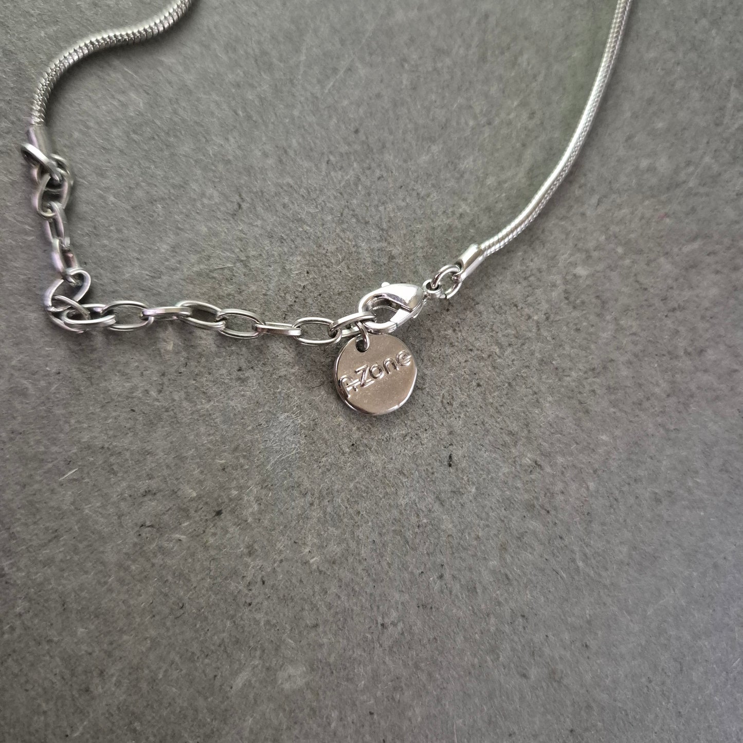 Silber Kette mit modernem Anhänger – Eleganter Modeschmuck