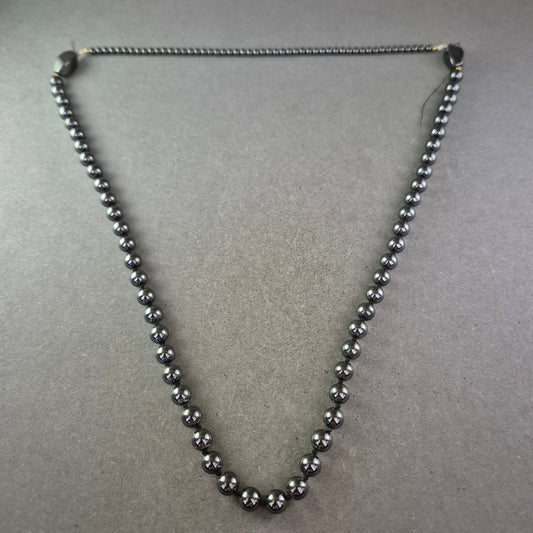 Hämatit Kette – Eleganter Glanz in Schwarzgrau