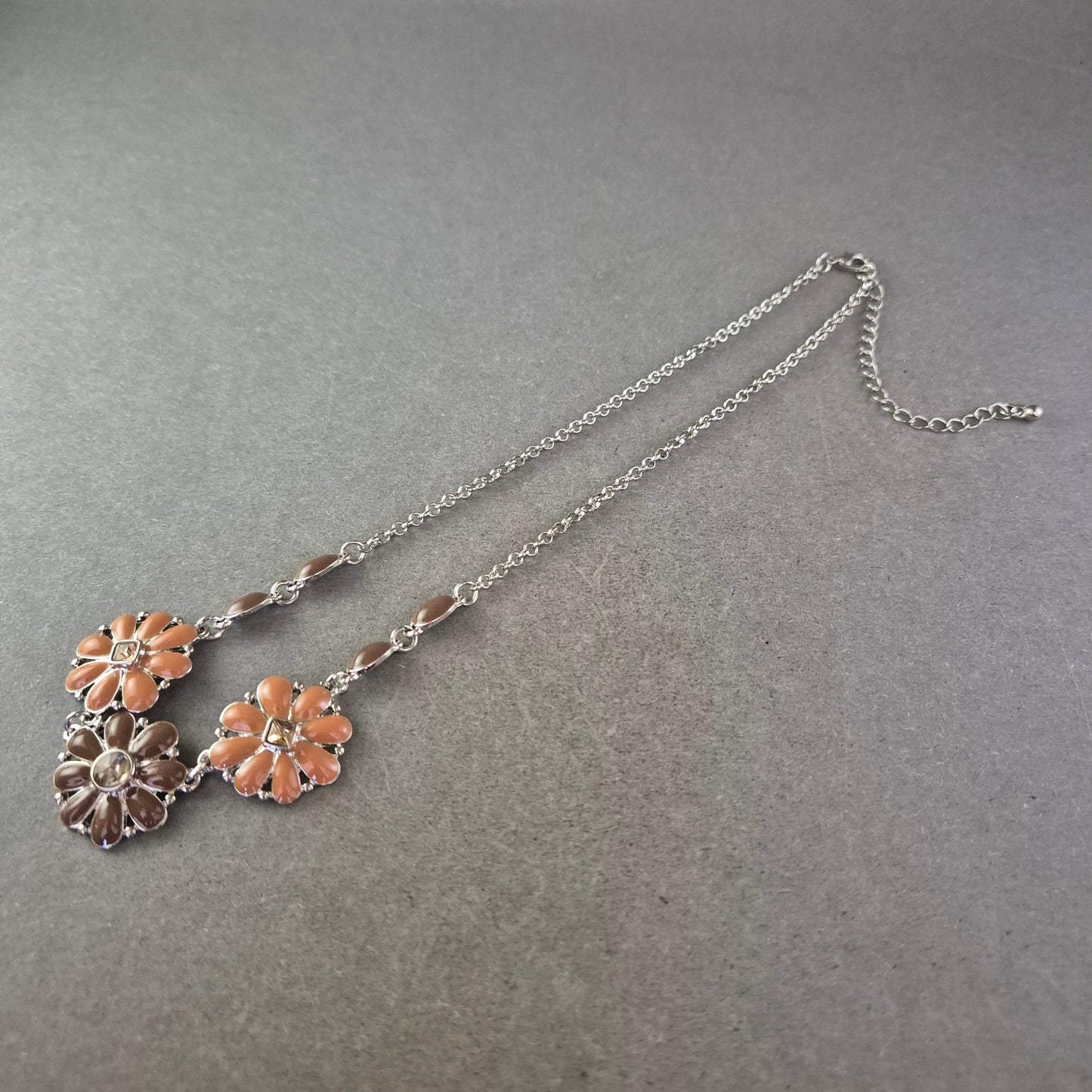 Blumen Kette mit Anhängern – Verspielter Modeschmuck