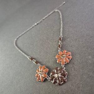 Blumen Kette mit Anhängern – Verspielter Modeschmuck