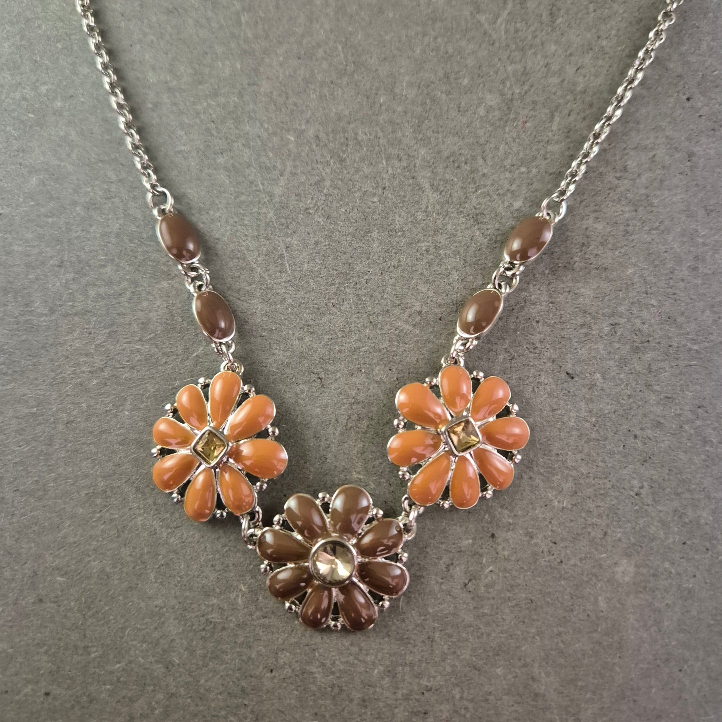 Blumen Kette mit Anhängern – Verspielter Modeschmuck