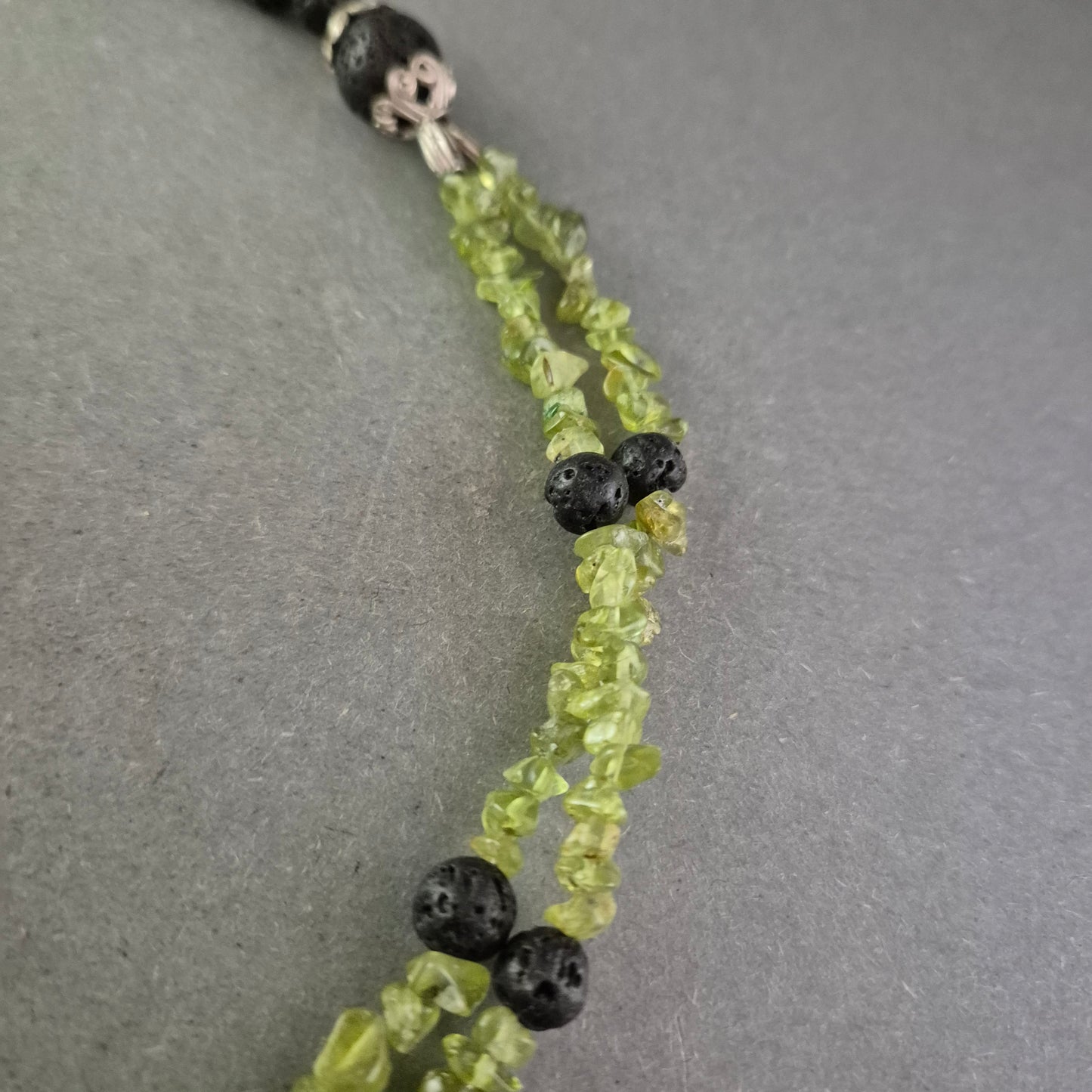 Doppelreihige Stein Kette mit Lava Anhänger – Ethno Schmuck