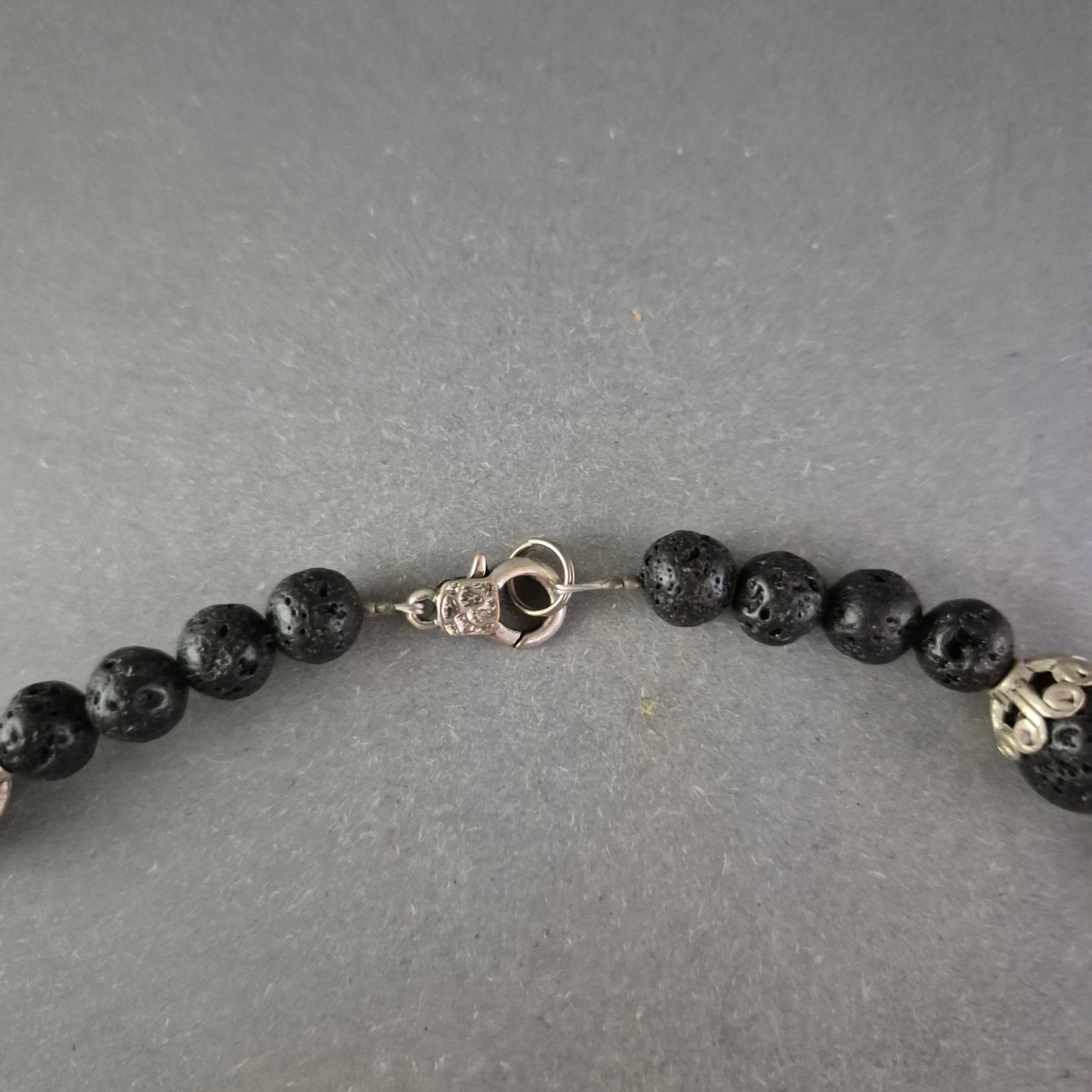 Doppelreihige Stein Kette mit Lava Anhänger – Ethno Schmuck