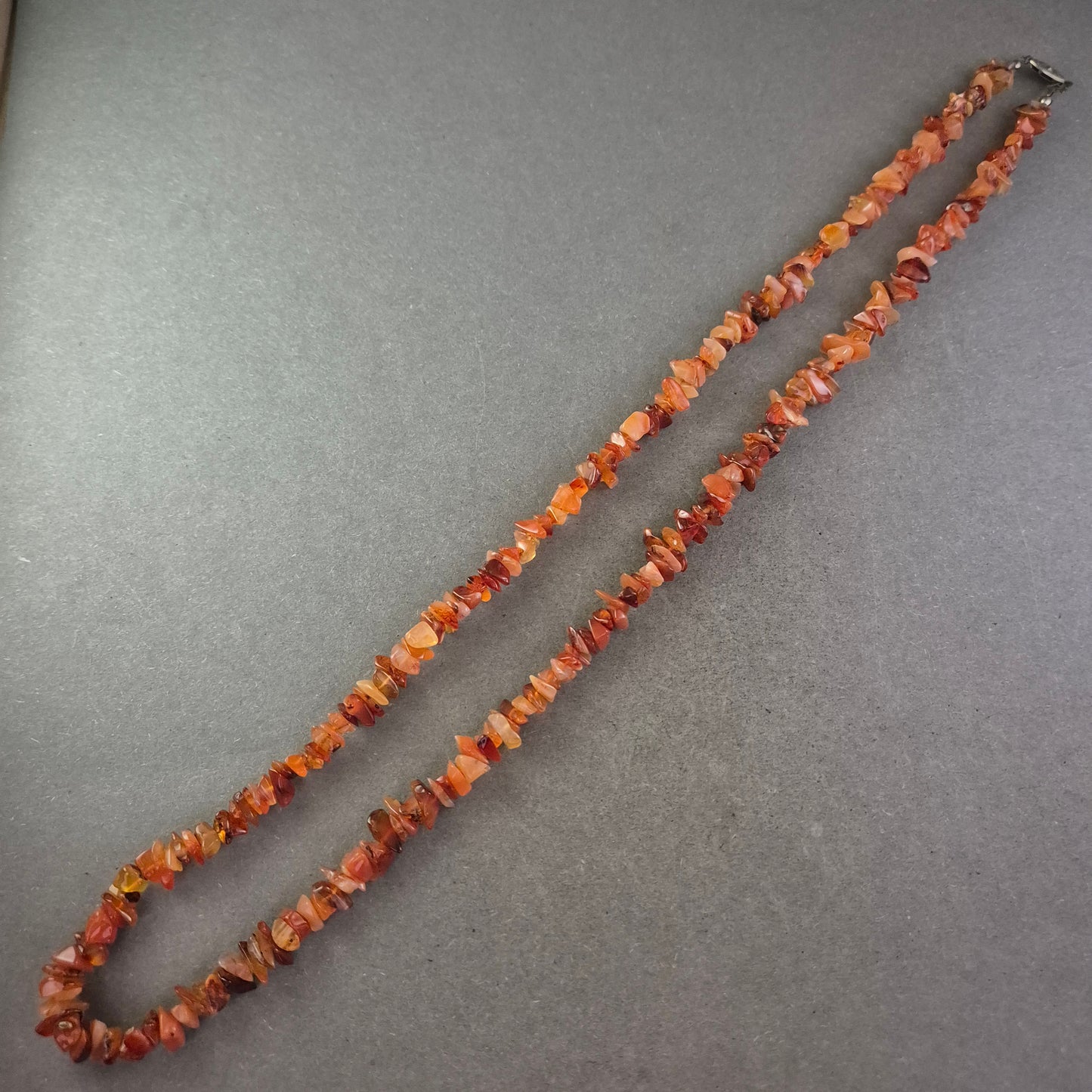 Naturstein Kette aus Karneol Splittern – Warme Rottöne