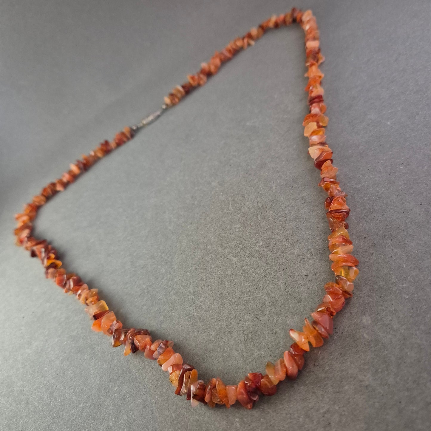 Naturstein Kette aus Karneol Splittern – Warme Rottöne