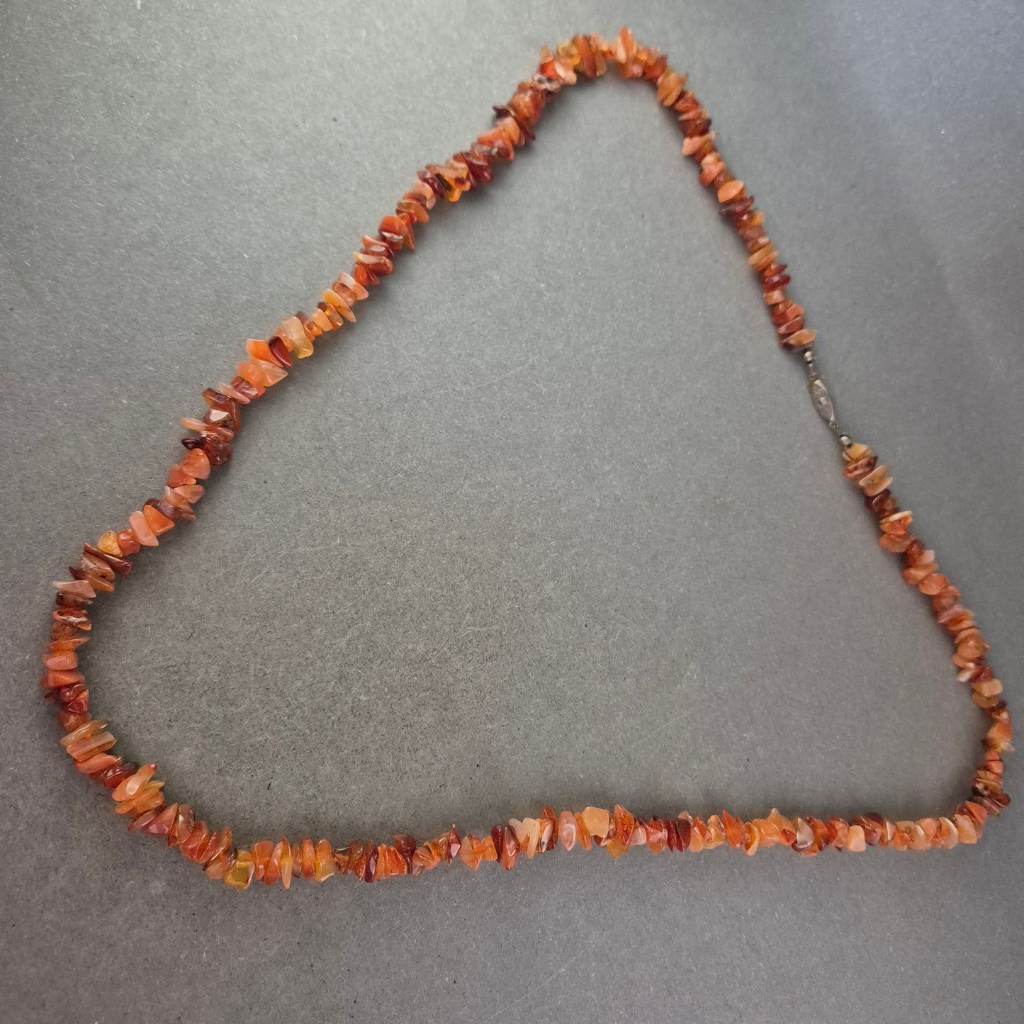 Naturstein Kette aus Karneol Splittern – Warme Rottöne