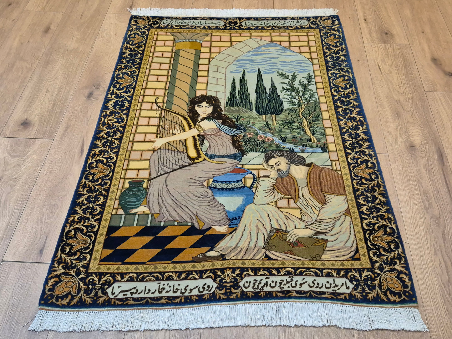 Täbriz Teppich – Korkwolle, figürliche Darstellung, feine Knüpfung