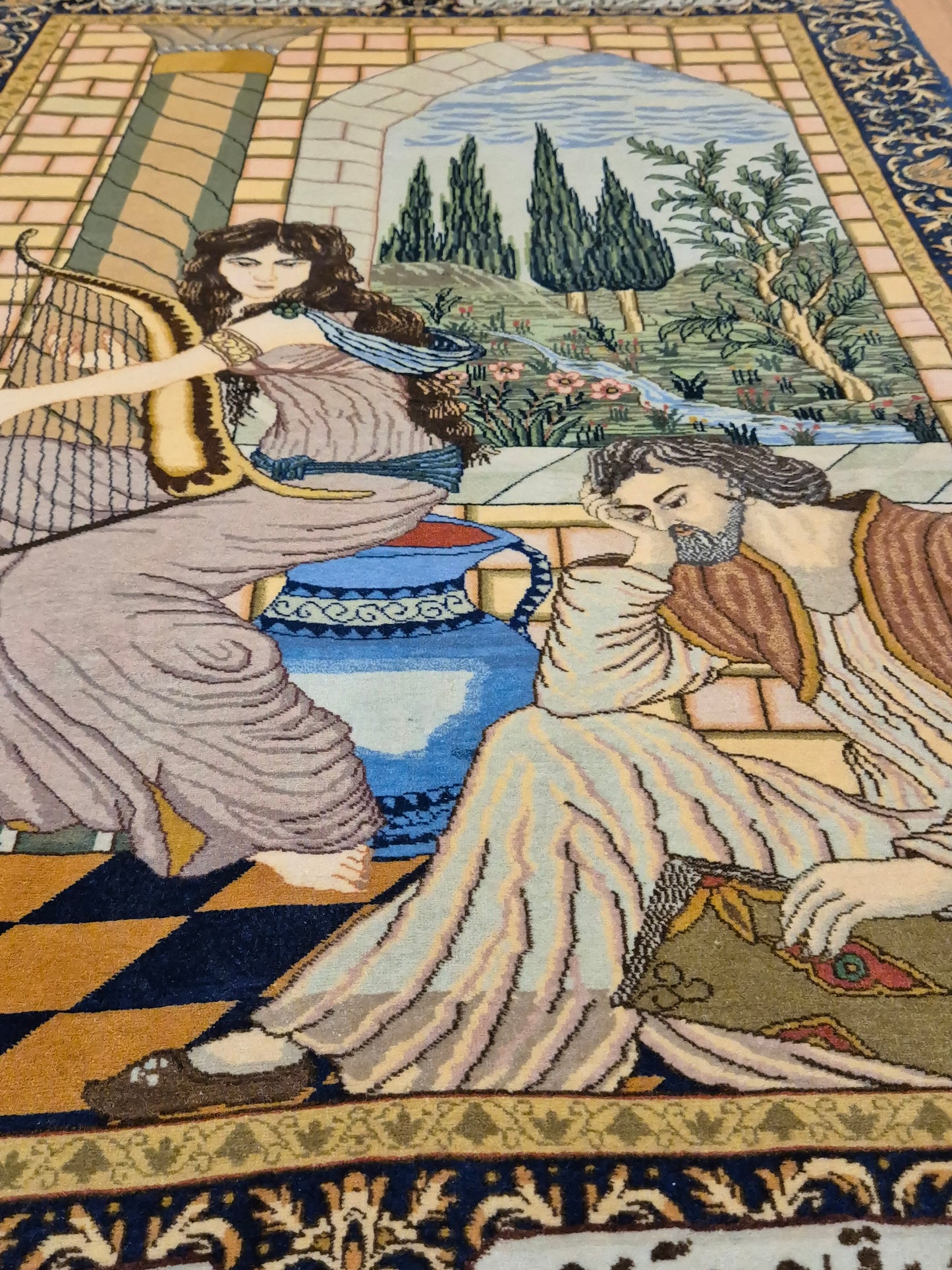 Täbriz Teppich – Korkwolle, figürliche Darstellung, feine Knüpfung