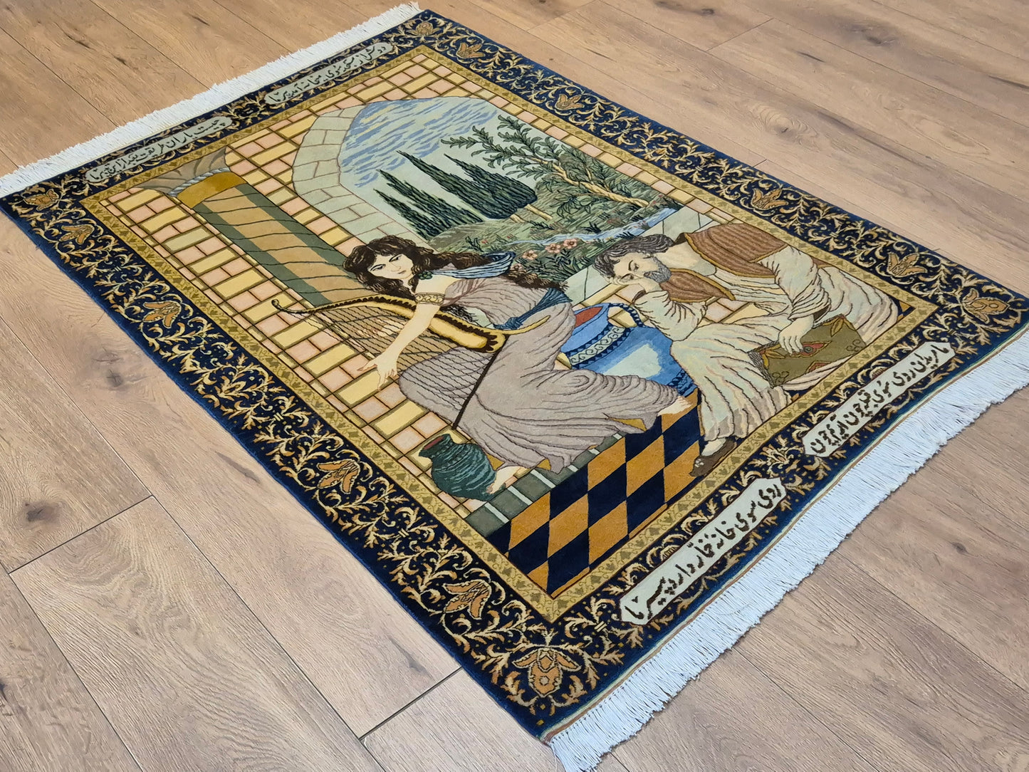 Täbriz Teppich – Korkwolle, figürliche Darstellung, feine Knüpfung