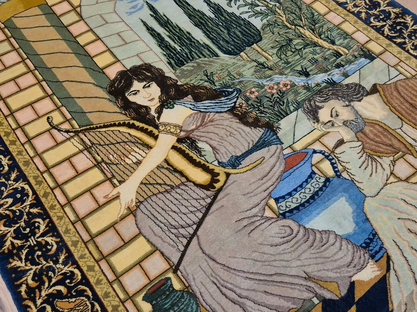 Täbriz Teppich – Korkwolle, figürliche Darstellung, feine Knüpfung