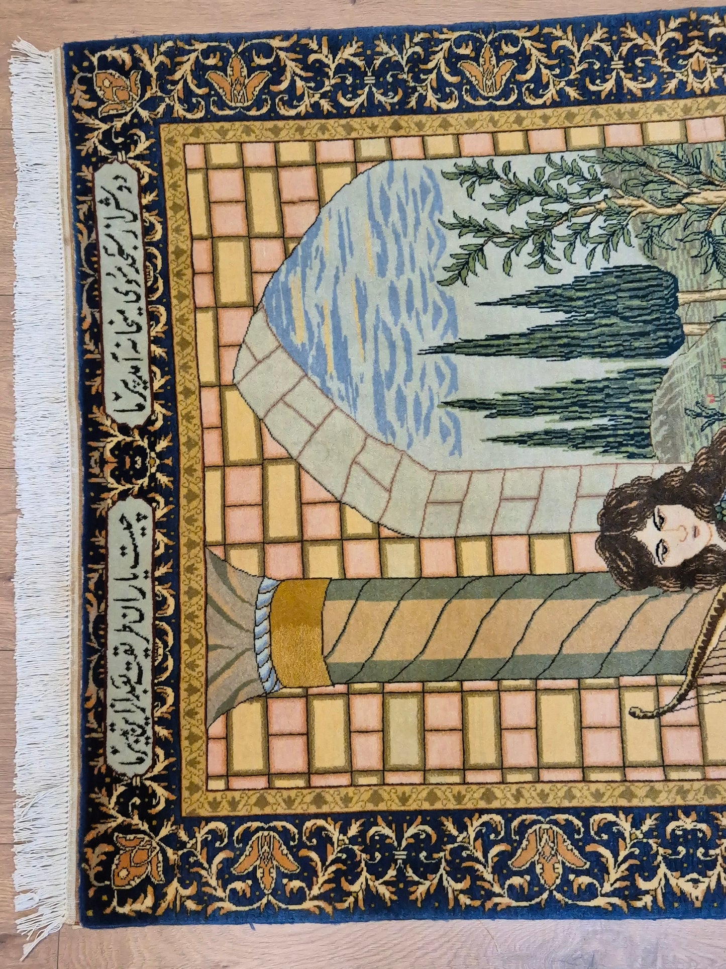 Täbriz Teppich – Korkwolle, figürliche Darstellung, feine Knüpfung