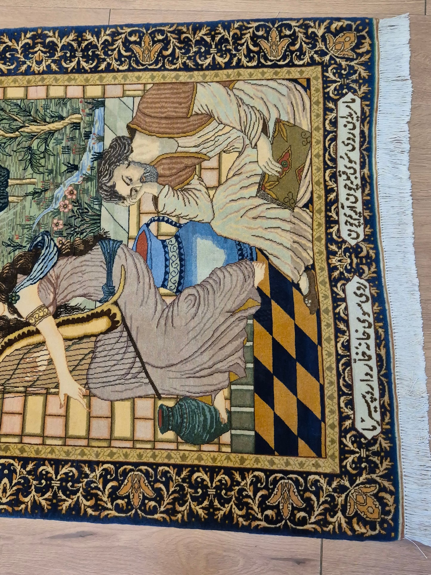 Täbriz Teppich – Korkwolle, figürliche Darstellung, feine Knüpfung