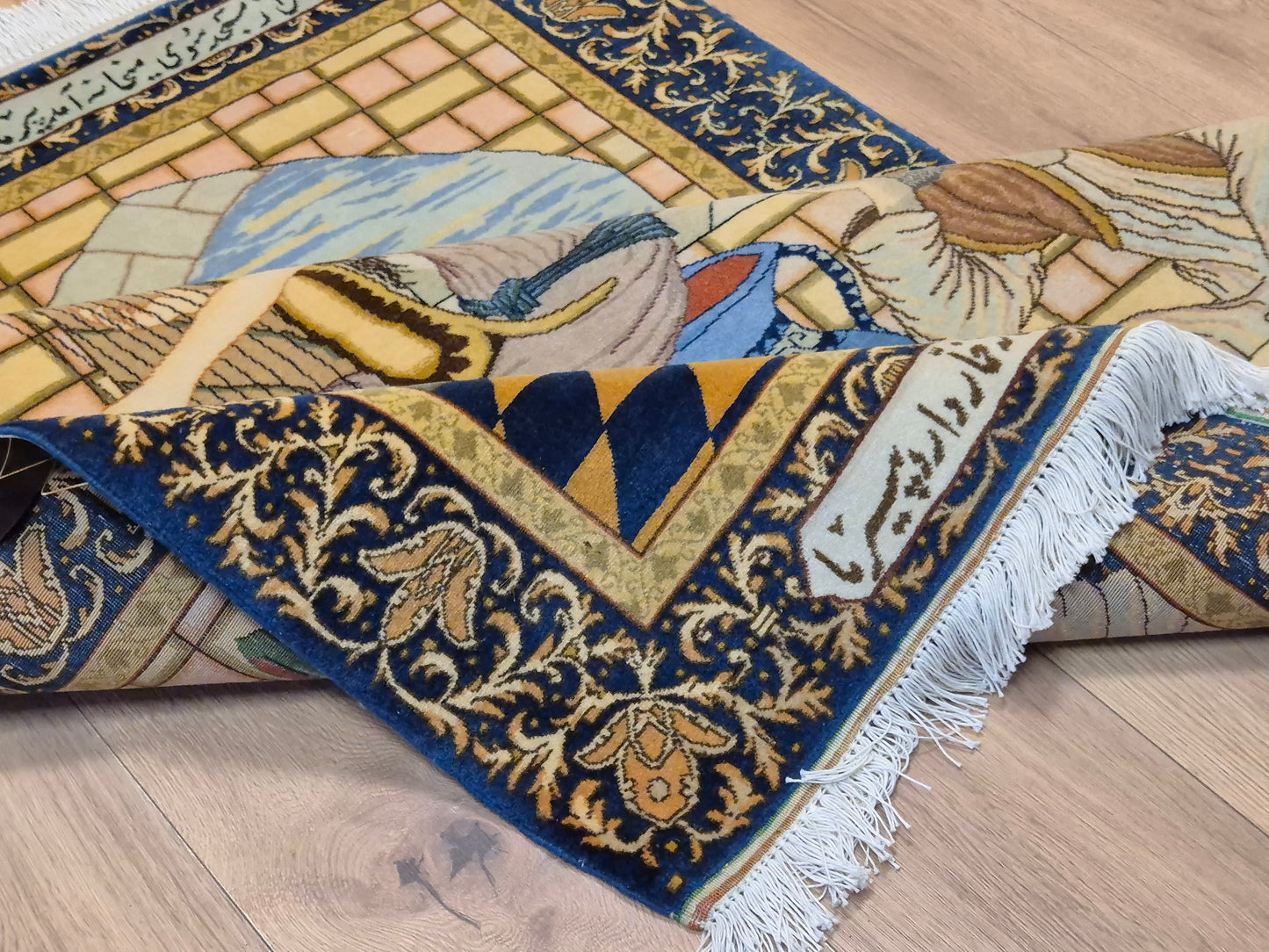 Täbriz Teppich – Korkwolle, figürliche Darstellung, feine Knüpfung