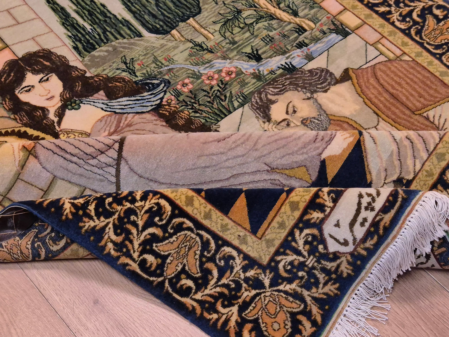 Täbriz Teppich – Korkwolle, figürliche Darstellung, feine Knüpfung