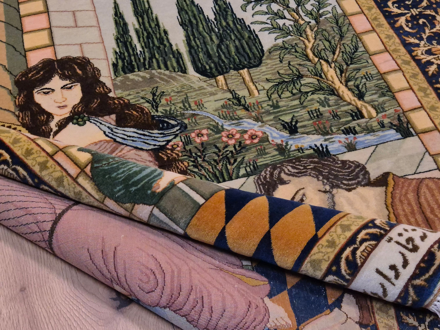 Täbriz Teppich – Korkwolle, figürliche Darstellung, feine Knüpfung