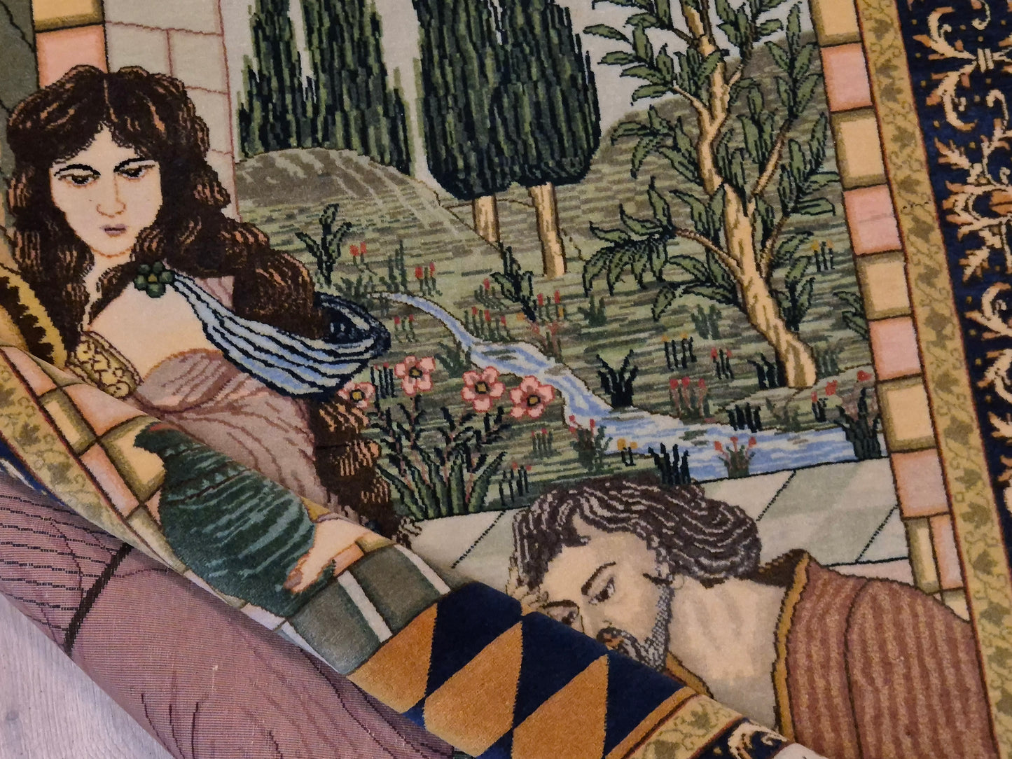 Täbriz Teppich – Korkwolle, figürliche Darstellung, feine Knüpfung