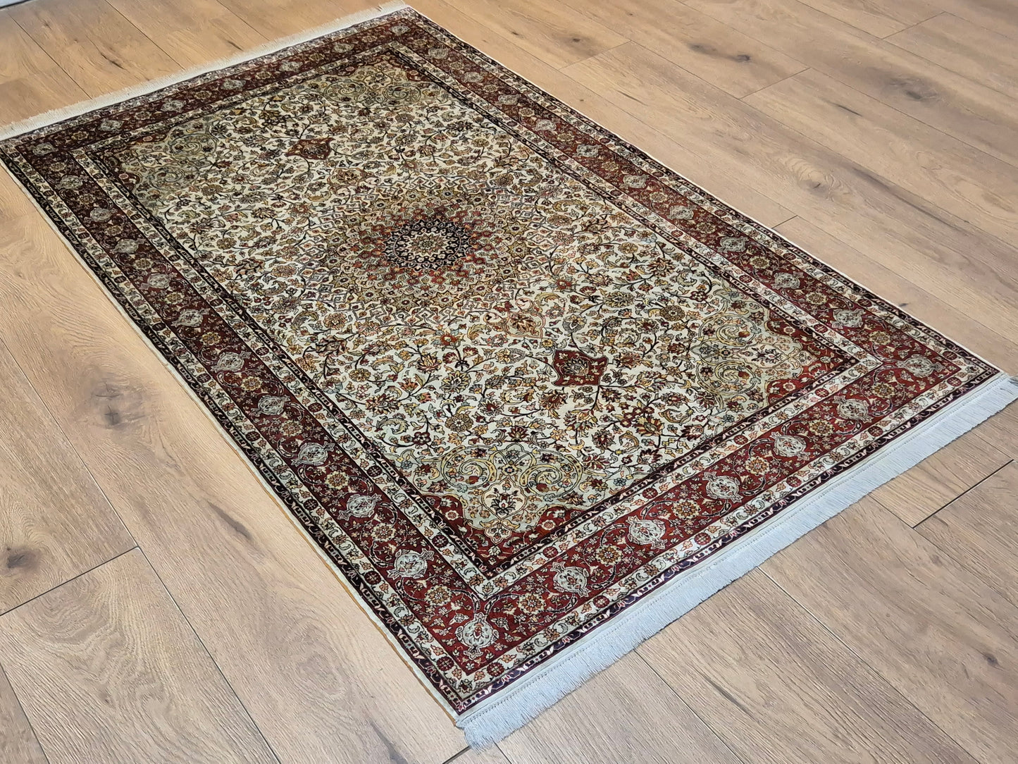 Feiner Hereke Teppich – Seide auf Seide, Medaillon, exklusive Knüpfung