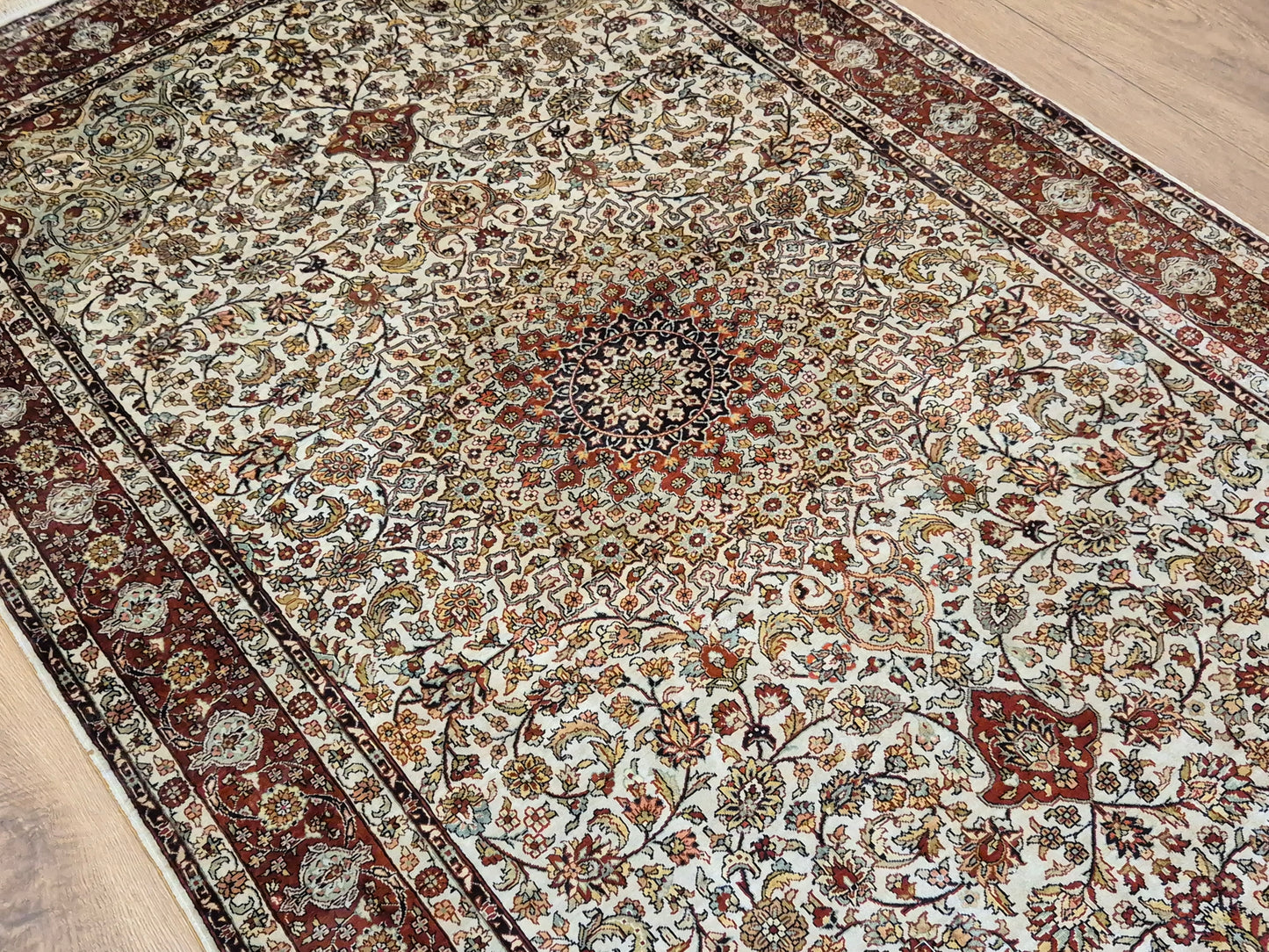 Feiner Hereke Teppich – Seide auf Seide, Medaillon, exklusive Knüpfung