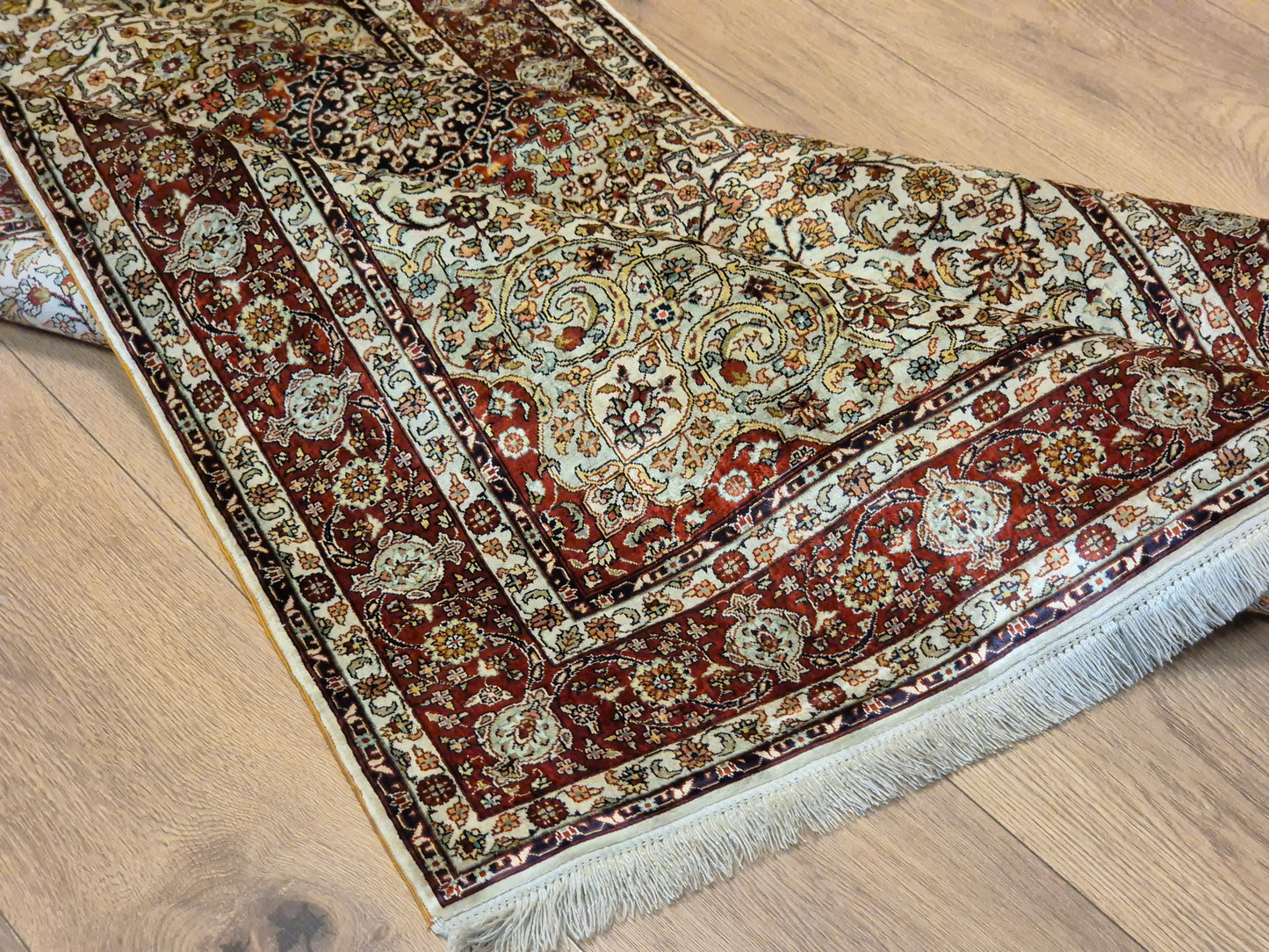 Feiner Hereke Teppich – Seide auf Seide, Medaillon, exklusive Knüpfung