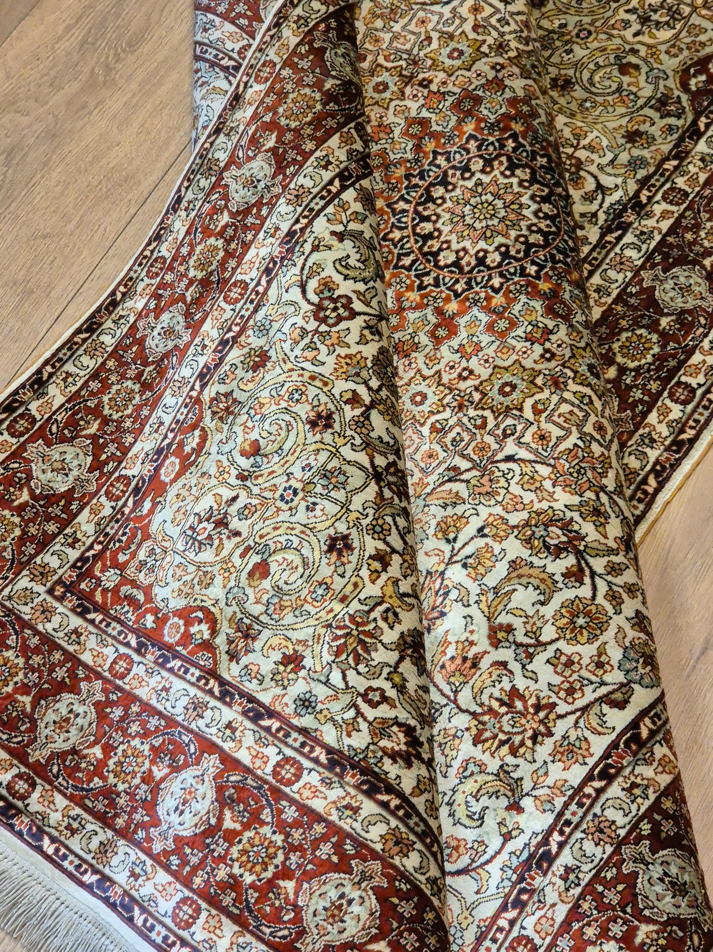 Feiner Hereke Teppich – Seide auf Seide, Medaillon, exklusive Knüpfung