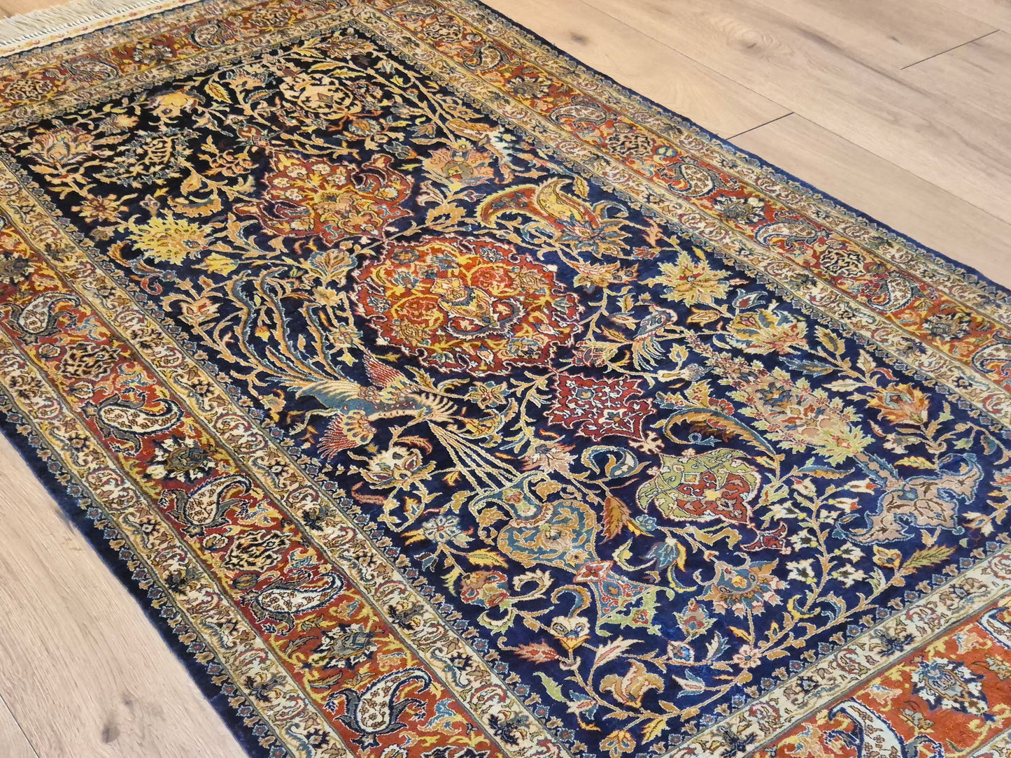 Hereke Teppich – Seide auf Seide, florales Muster, feine Knüpfung