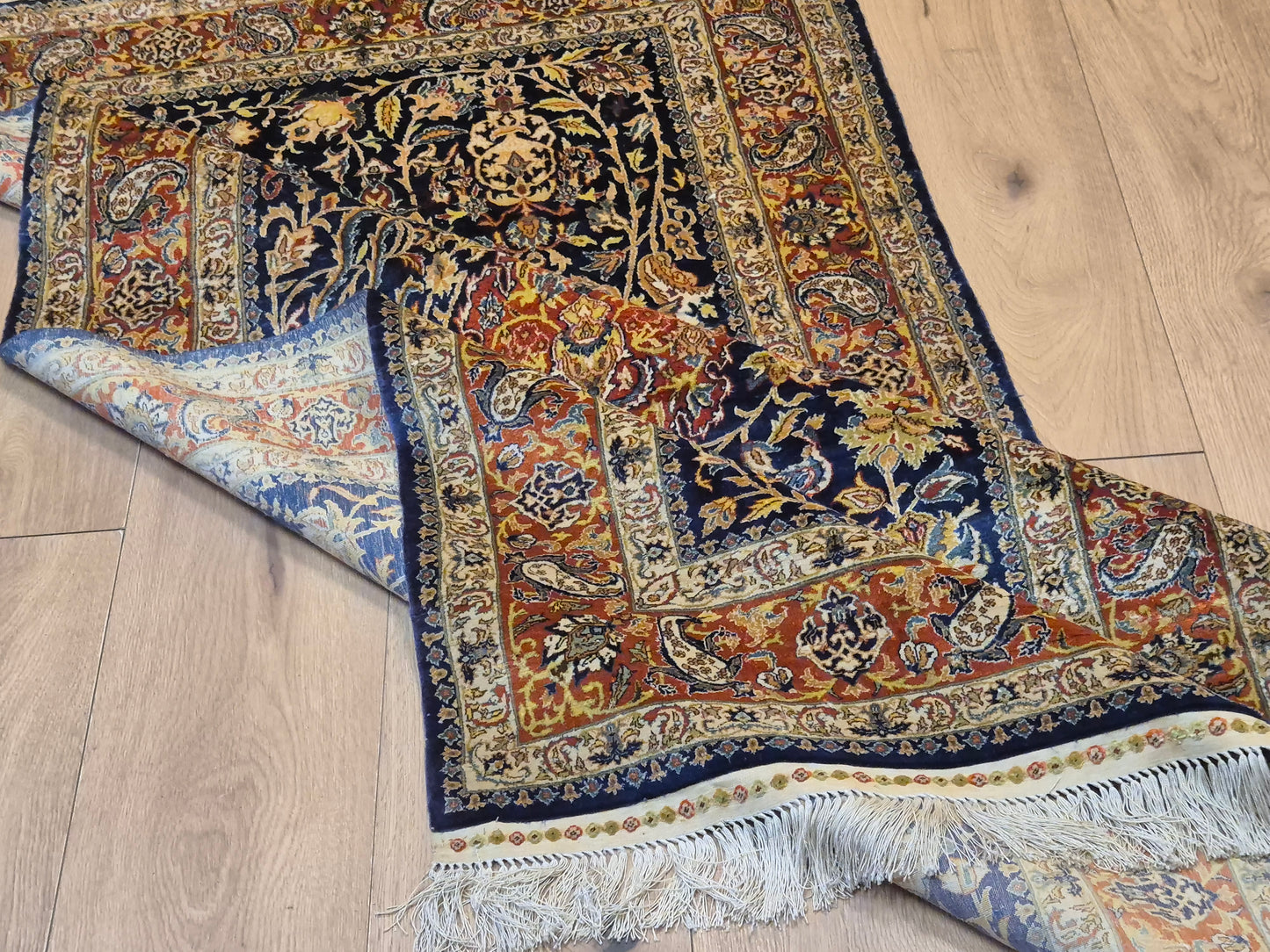 Hereke Teppich – Seide auf Seide, florales Muster, feine Knüpfung